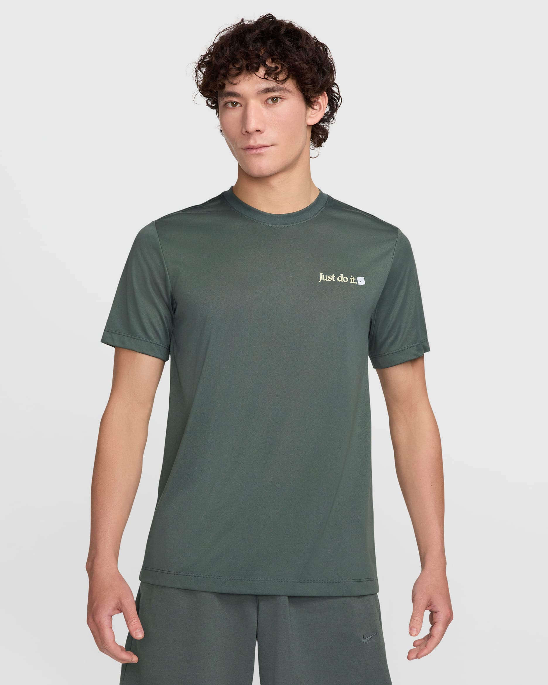 ナイキ メンズ Dri-FIT フィットネス Tシャツ - ビンテージグリーン