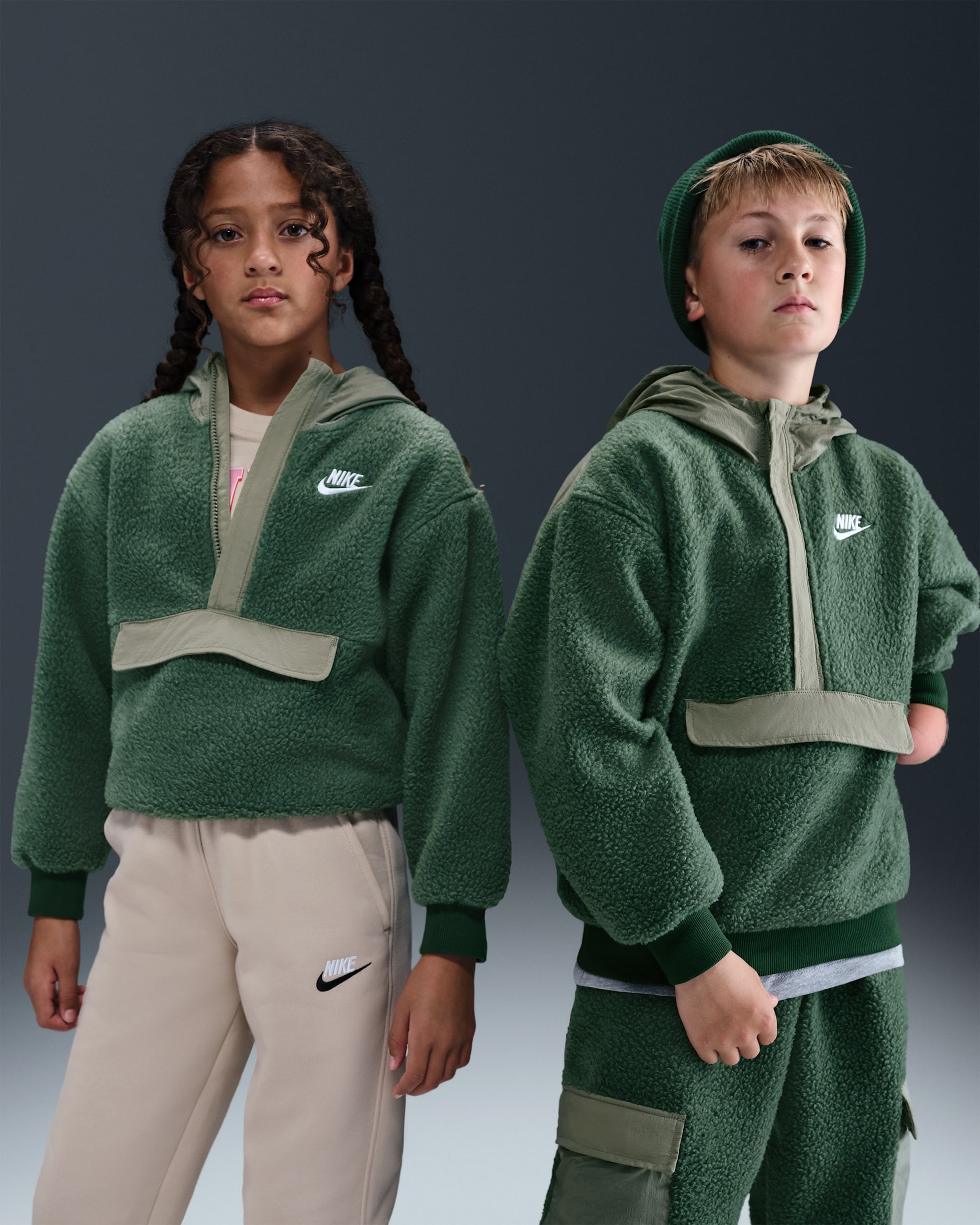 Sudadera con gorro de cierre 1/4 para niños talla grande Nike Sportswear Club Fleece - Abeto/Militar claro/Blanco