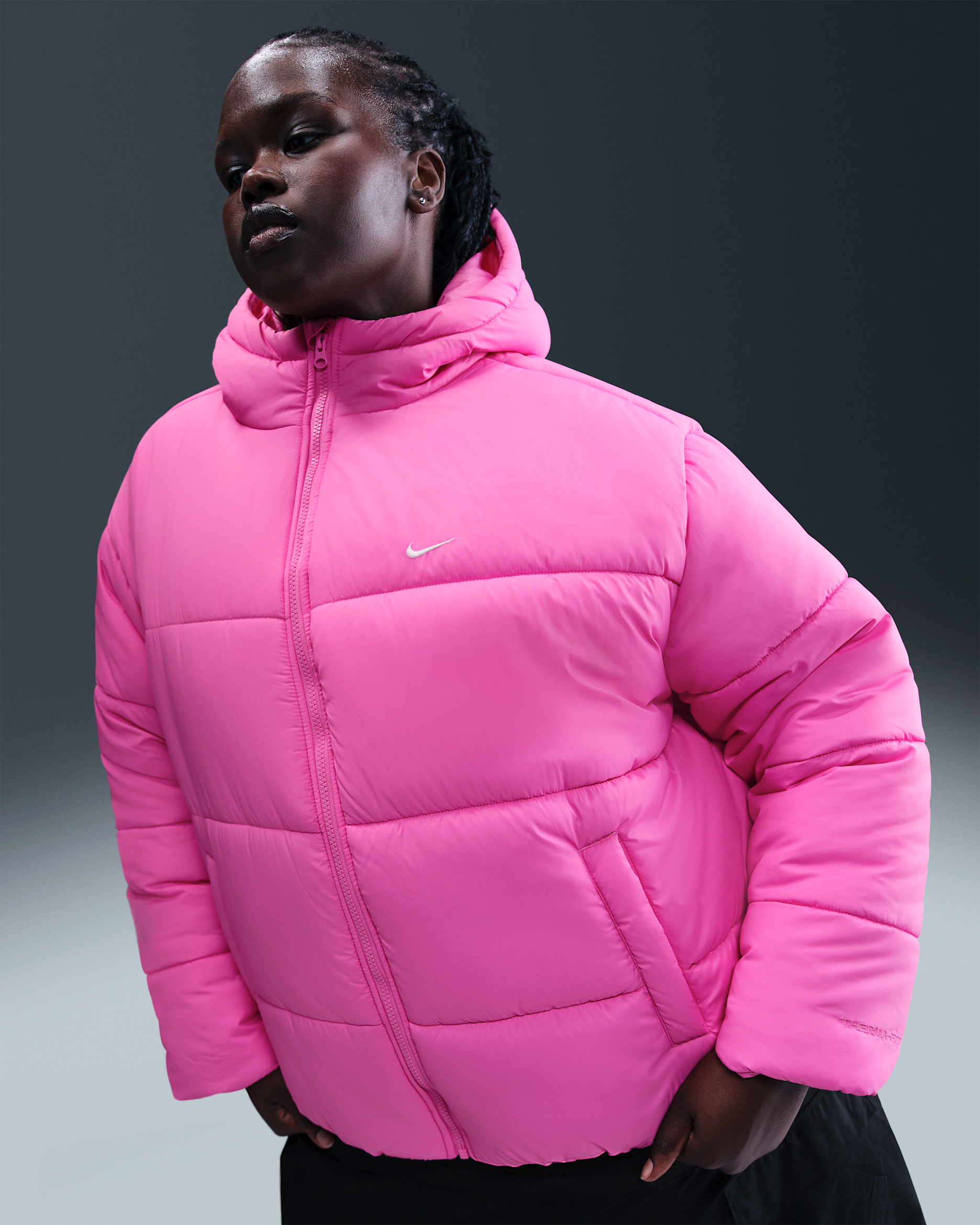 Nike Sportswear Classic Puffer Women's Therma-FIT Loose Hooded Jacket (Plus Size) - Playful Pink/White