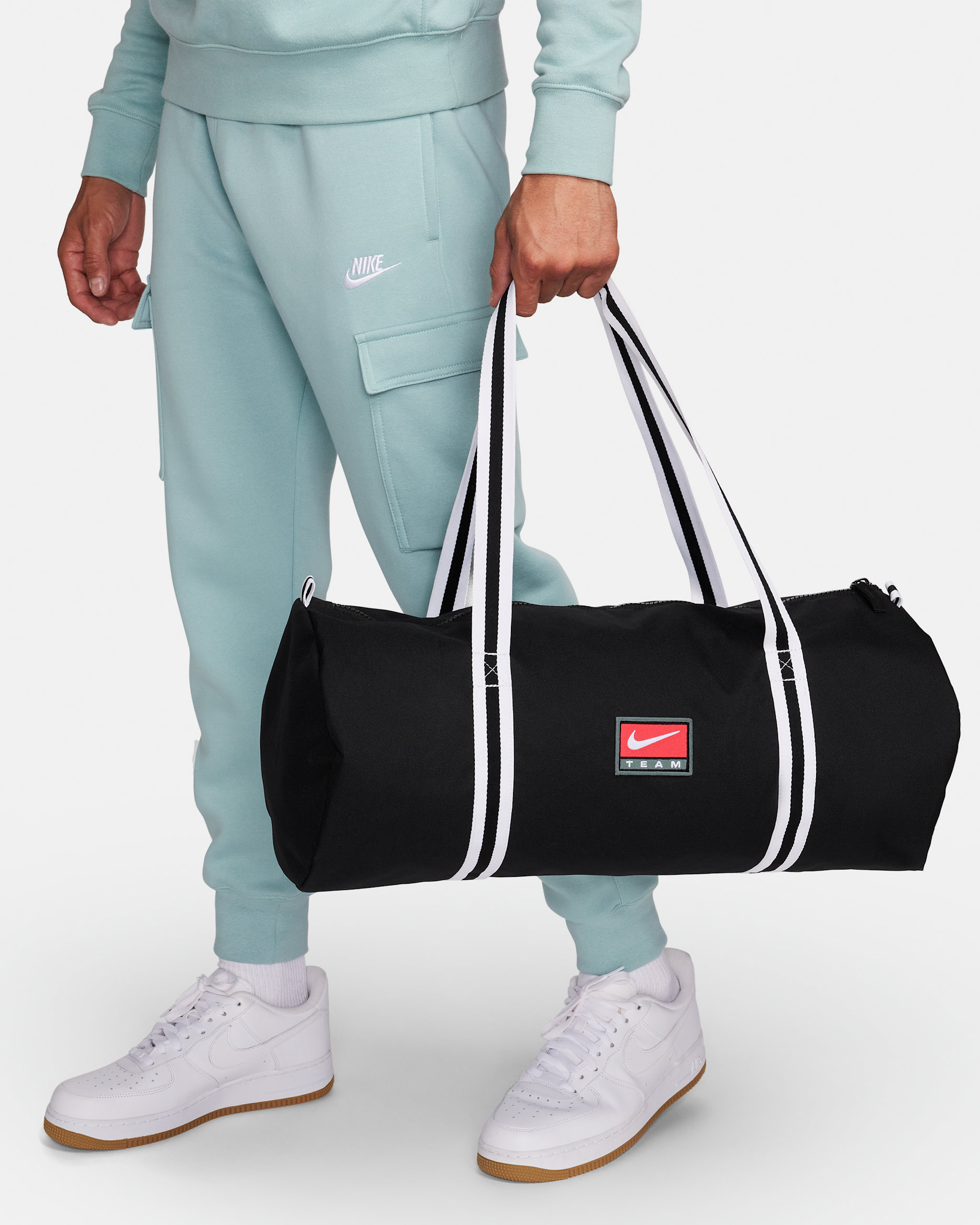 กระเป๋า Duffel Nike Heritage (30 ล.) - ดำ/ดำ/Mica Green