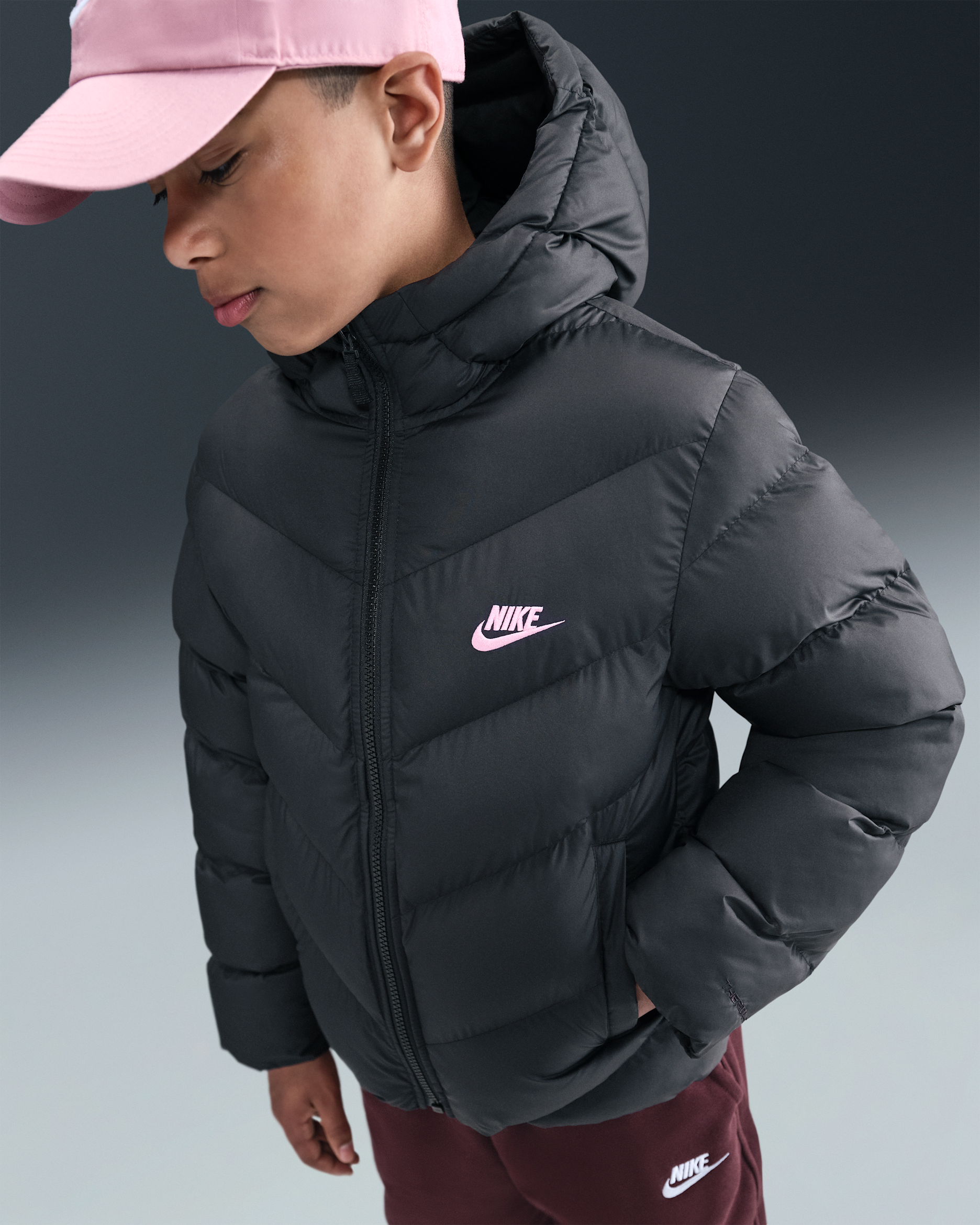 Nike Sportswear All Day Play Older Kids' Therma-FIT Loose-Fit Puffer Jacket - Black/Medium Soft Pink