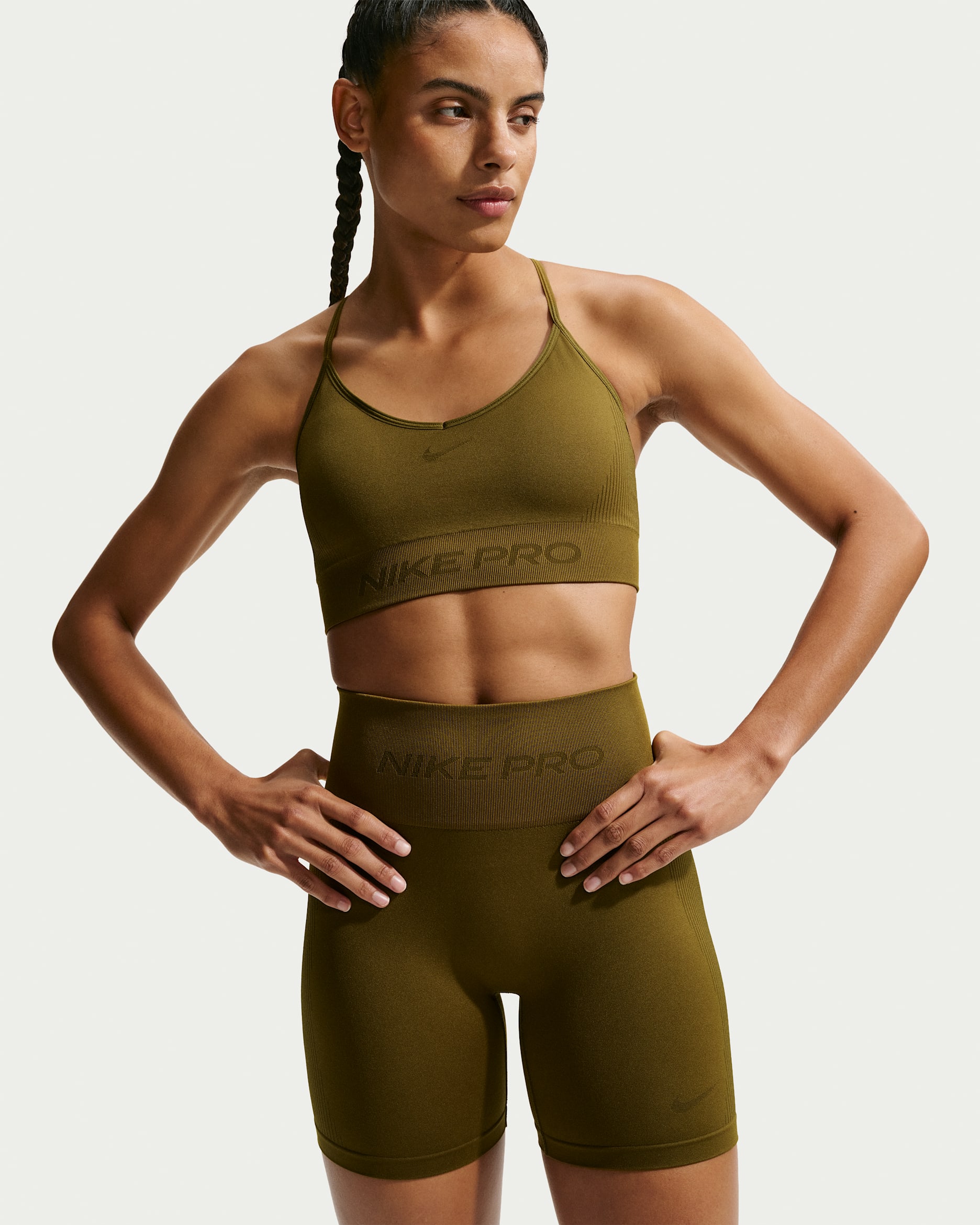 Vadderad sport-bh Nike Pro Seamless med lätt stöd för kvinnor - Olive Flak