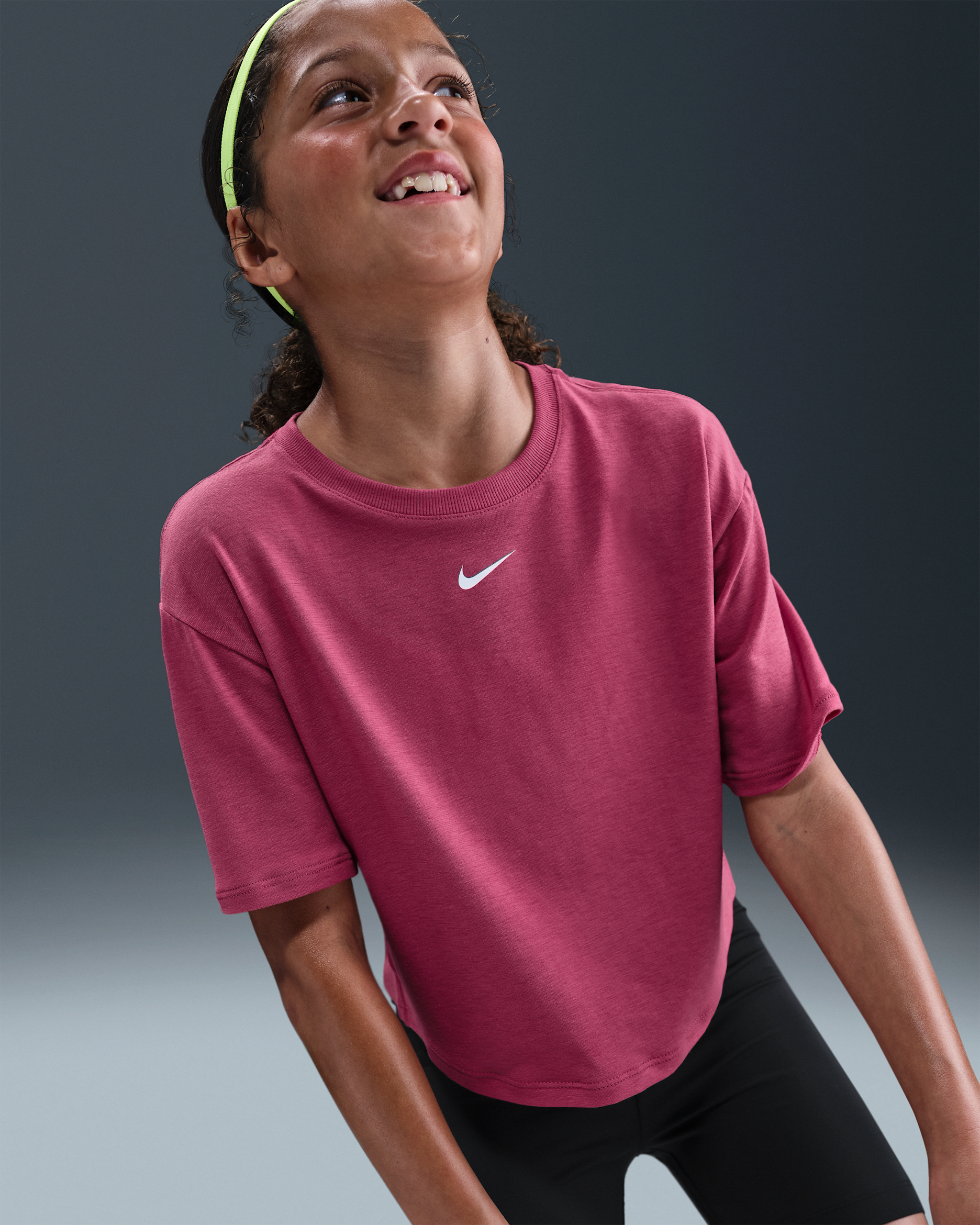 Playera de manga corta Dri-FIT para niña talla grande Nike One Relaxed - Remolacha dulce/Blanco