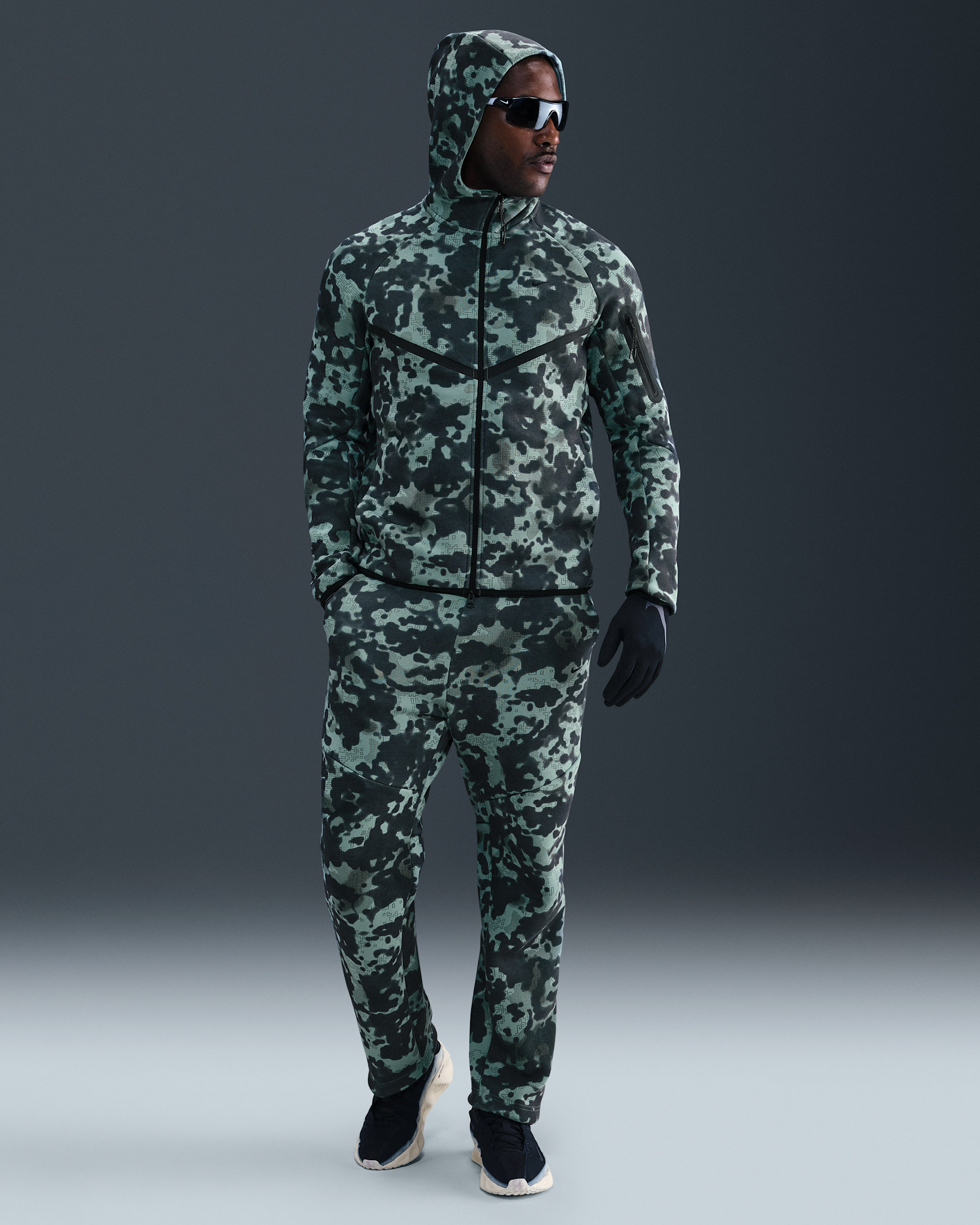 Nike Tech Men's Open-Hem Fleece Camo Trousers - Cannon/Black