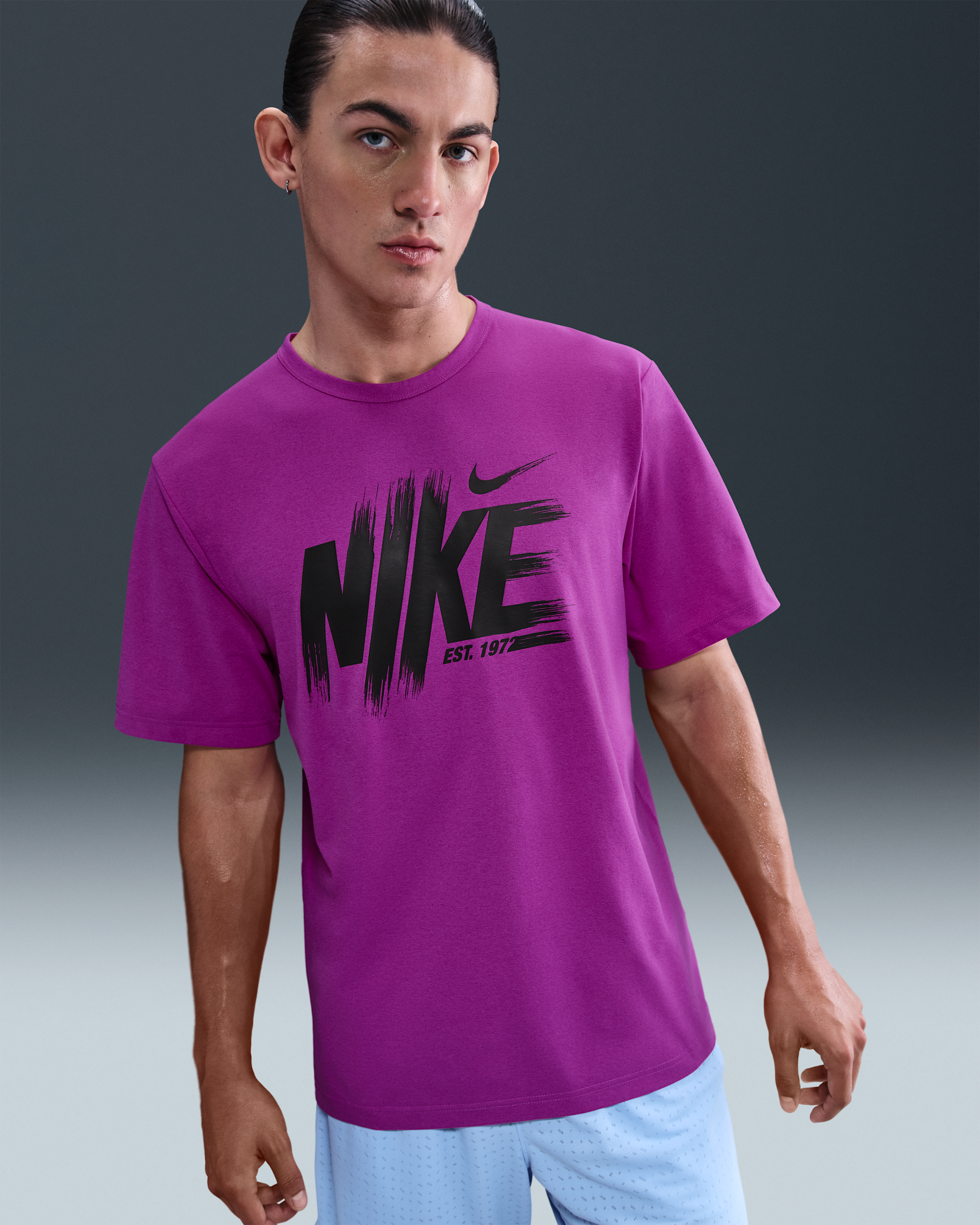 Playera de entrenamiento Dri-FIT UV para hombre Nike Hyverse - Morado vivo/Negro