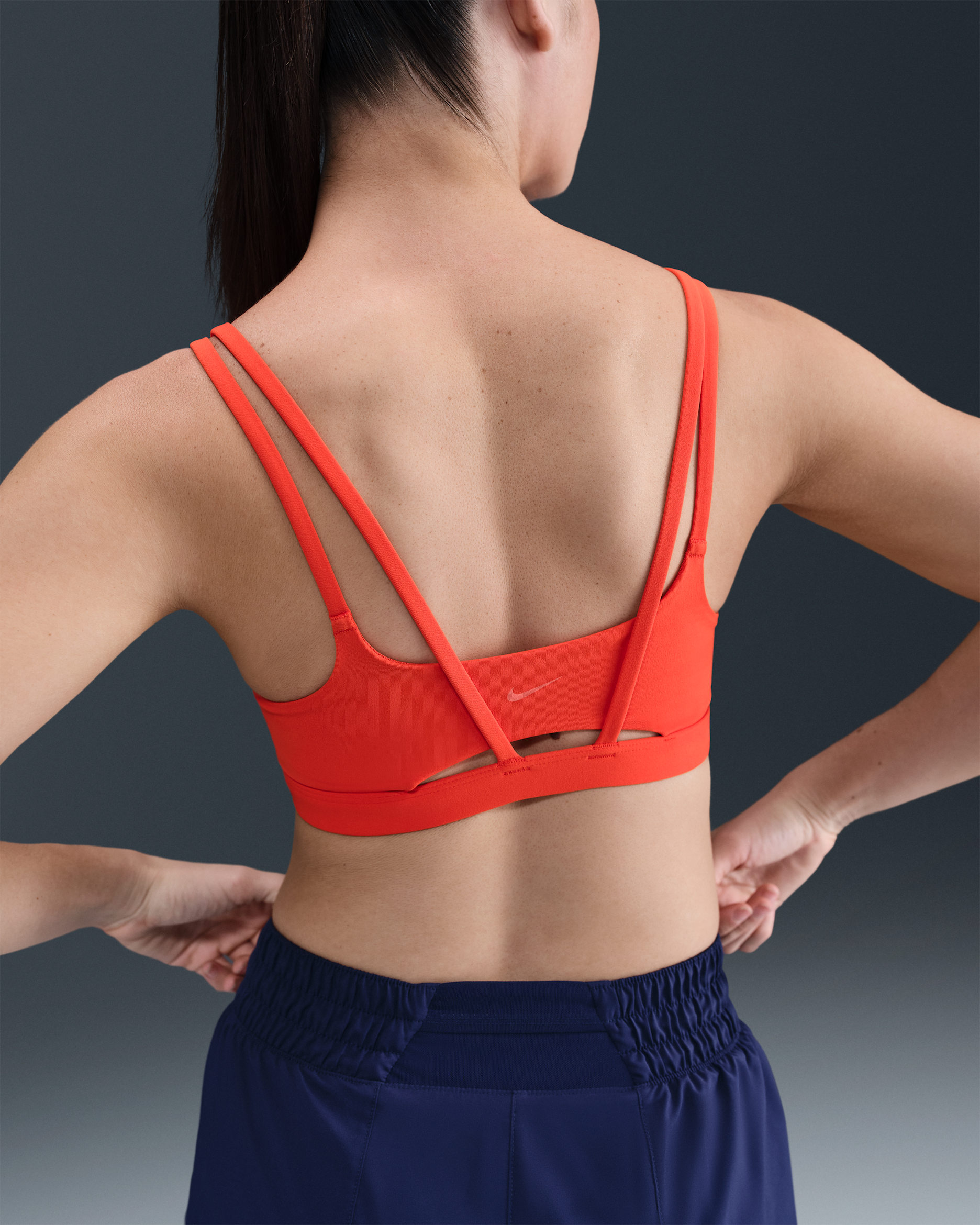Nike Zenvy Strappy Bra deportivo de baja sujeción con almohadillas para mujer - Rojo picante/Blanco