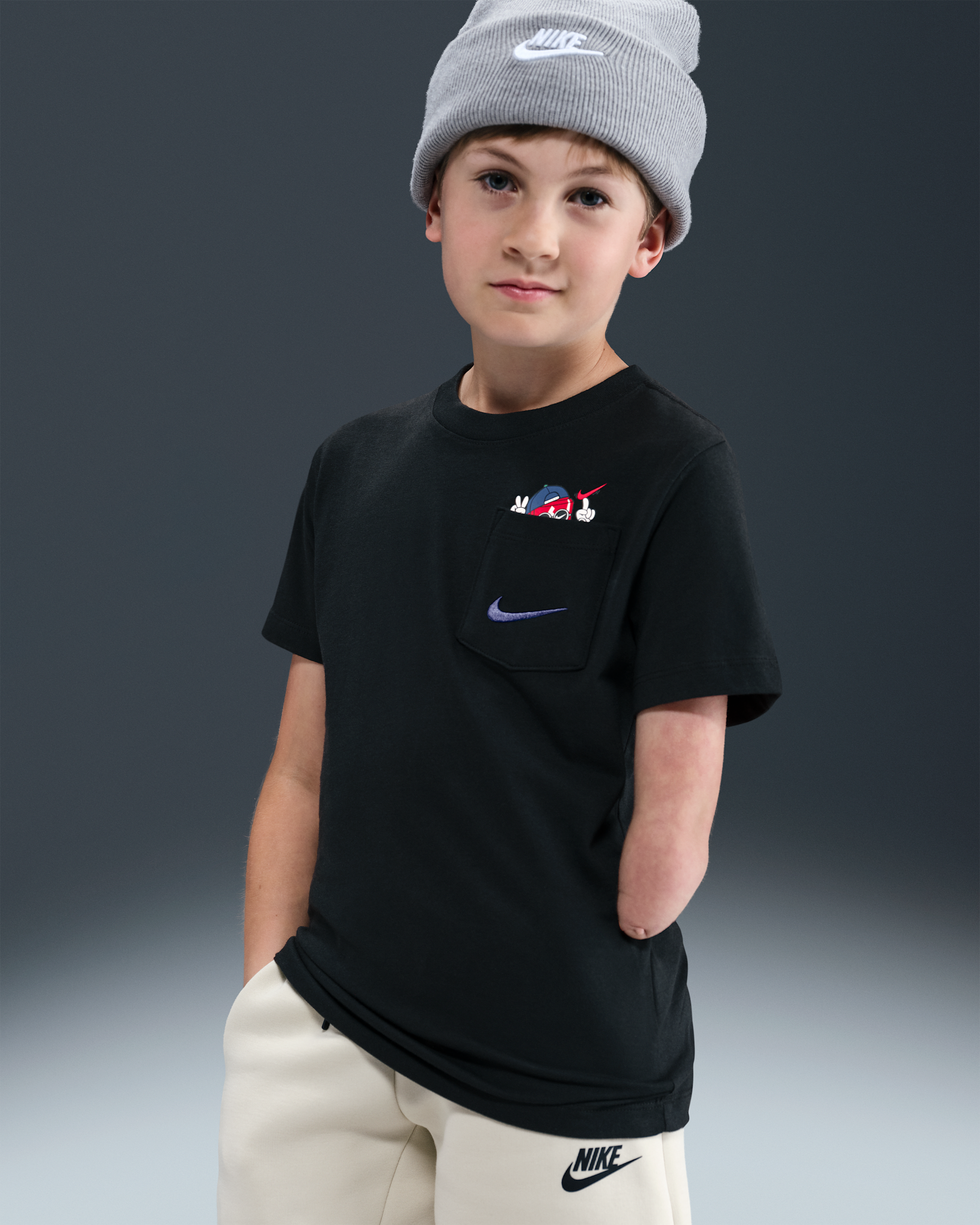Playera para niños talla grande Nike Sportswear - Negro