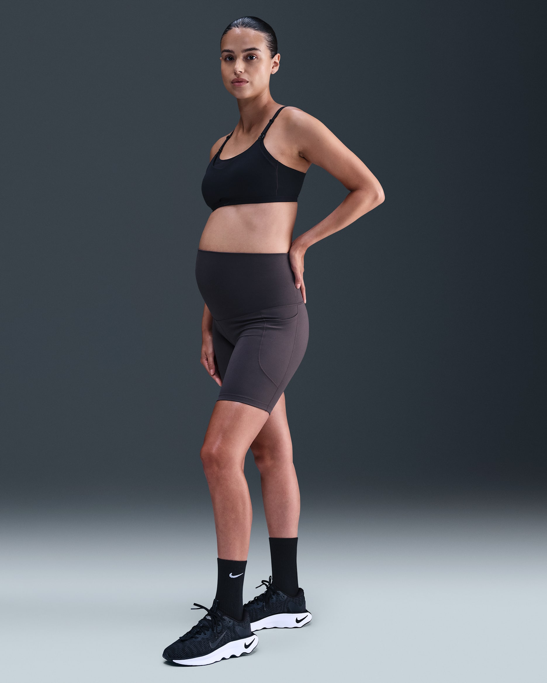 Shorts de ciclismo de maternidad Dri-FIT de tiro alto de 20 cm con bolsillos para mujer Nike (M) One - Gris trueno