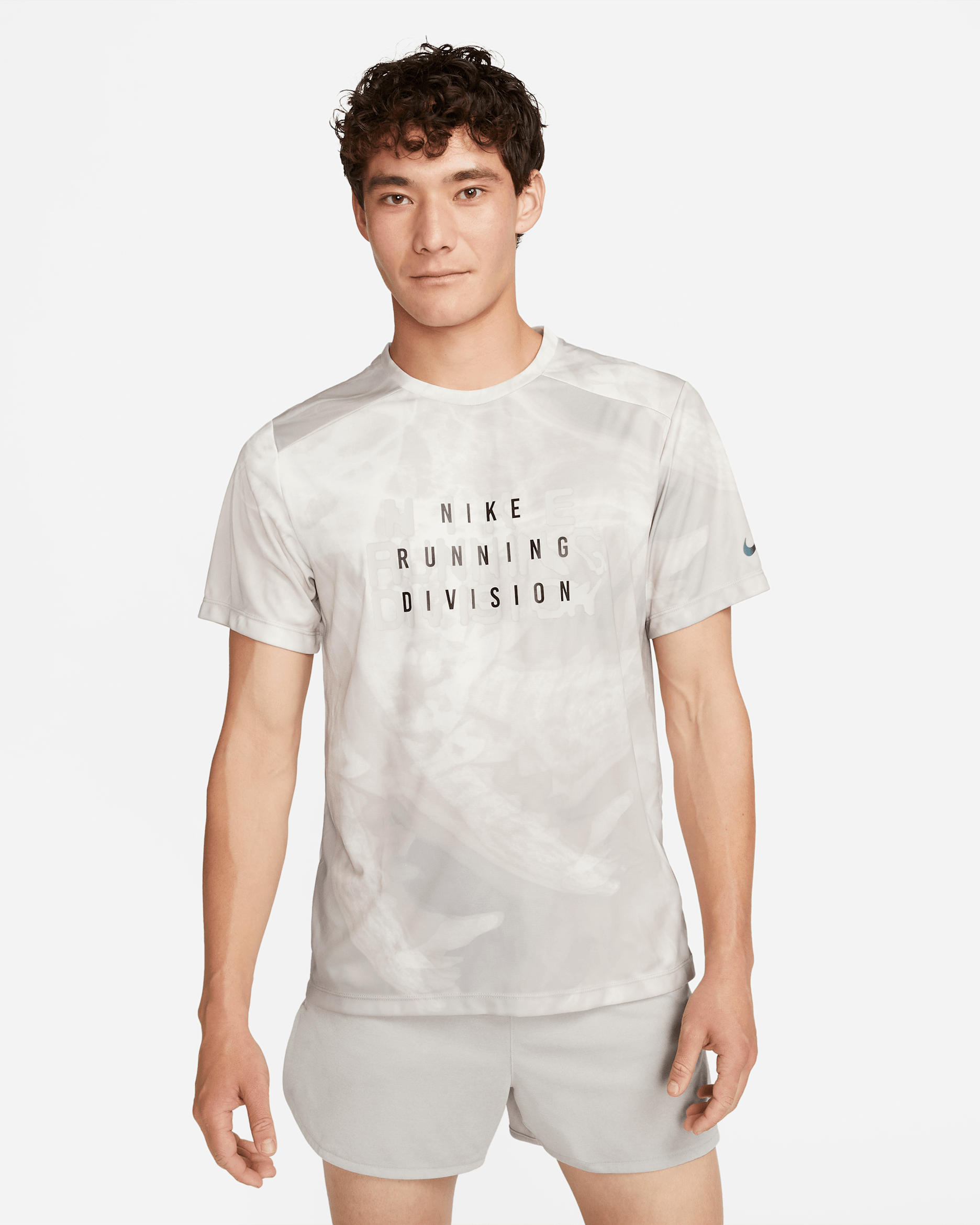 Nike Dri-FIT Run Division Rise 365 Men's Short-Sleeve Running Top - Light Iron Ore