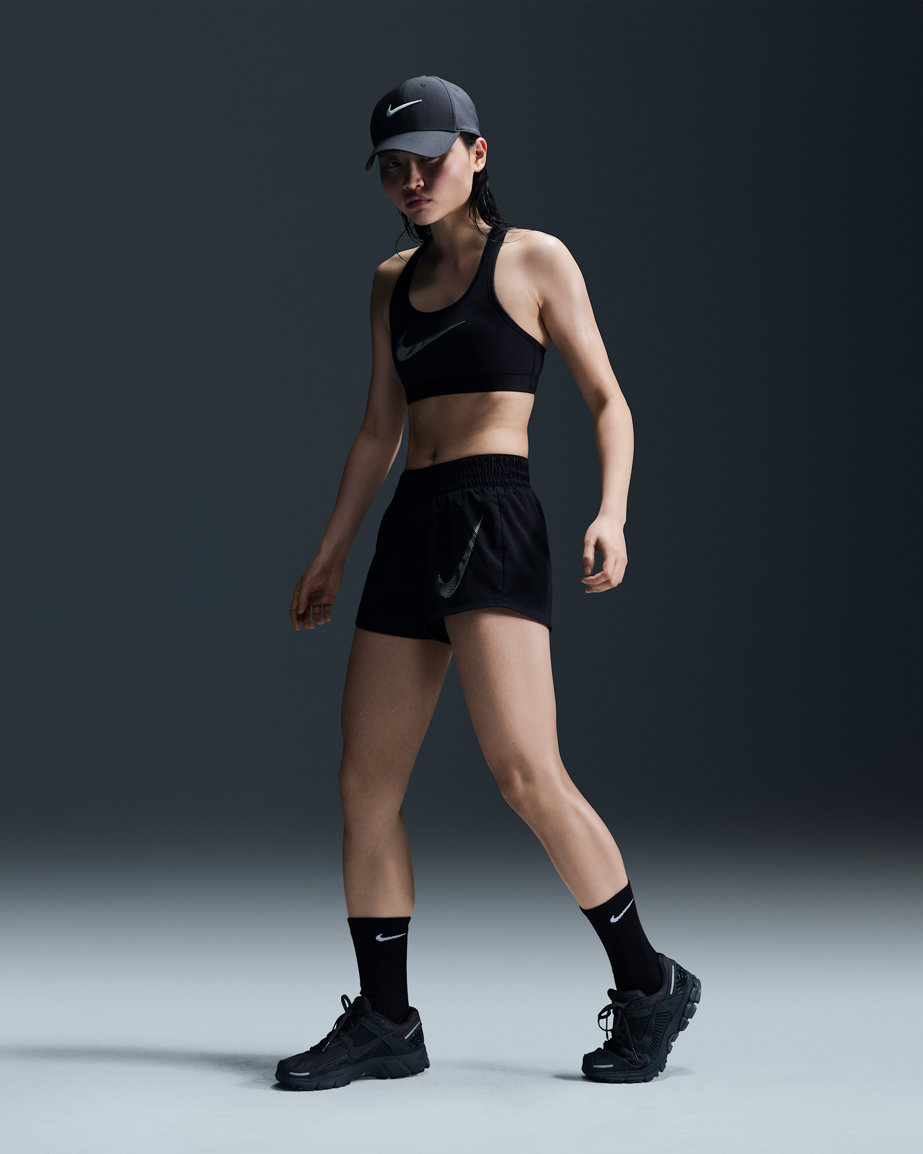 กางเกงวิ่งขาสั้นเอวปานกลางมีซับในผู้หญิง Nike Dri-FIT One Swoosh - ดำ/Cool Grey