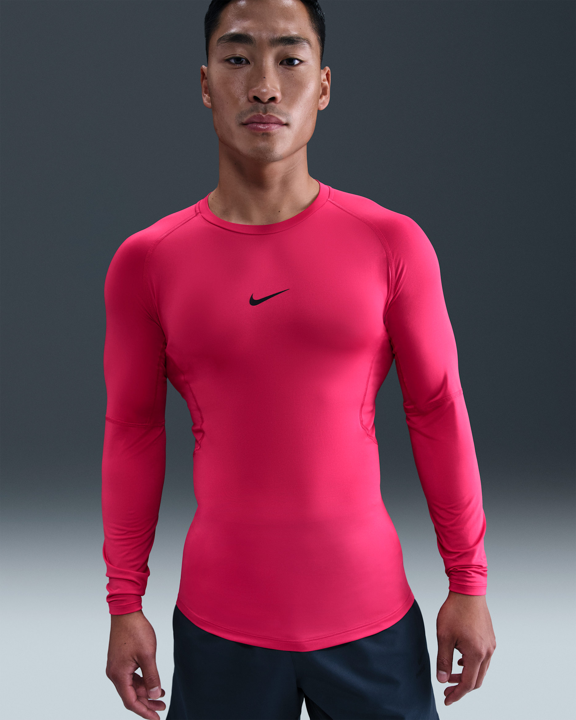 Nike Pro Men's Dri-FIT Dri-FIT Fitness-Longsleeve mit enger Passform für Herren - Rush Pink/Schwarz