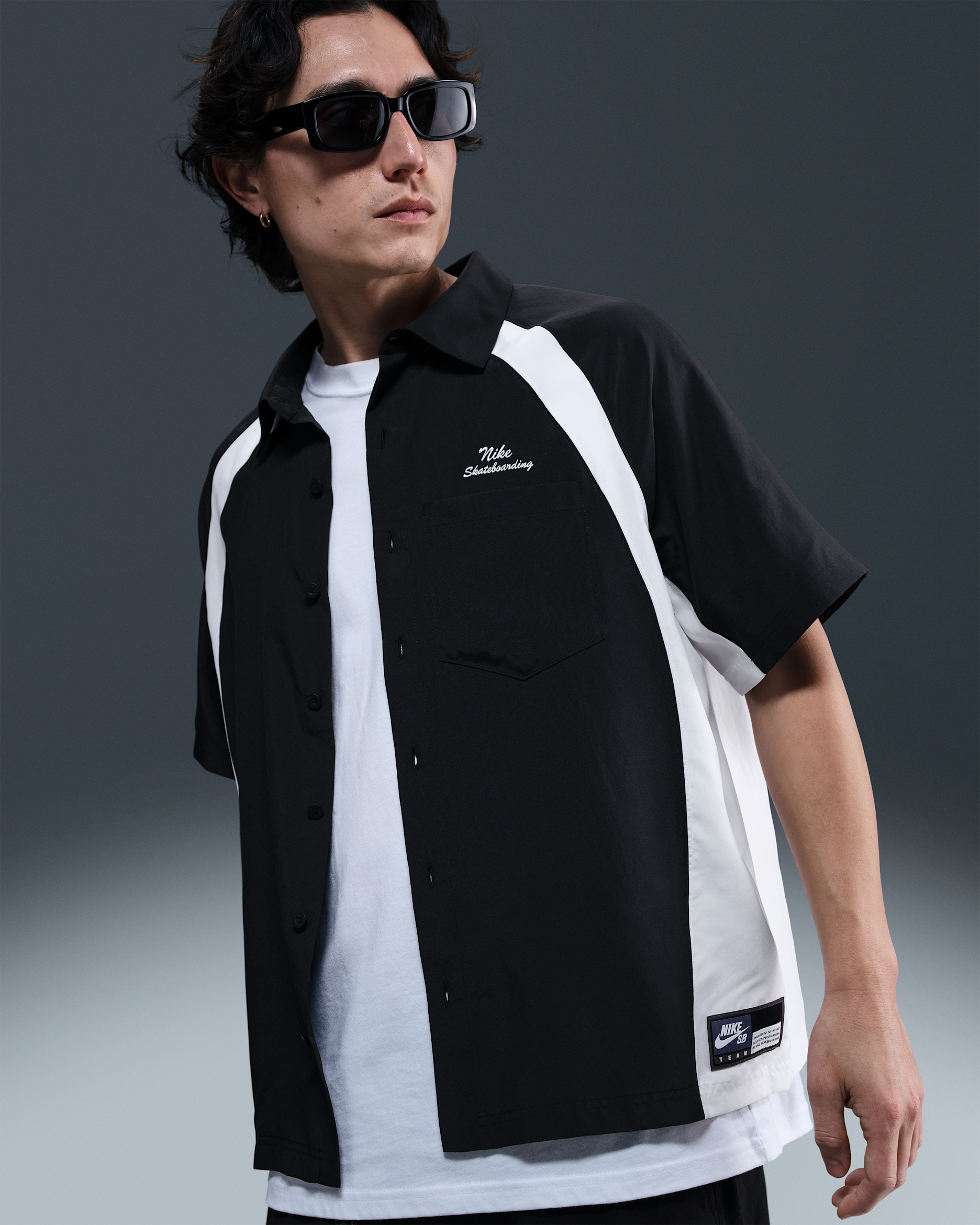 Playera tipo bowling de manga corta de tejido Woven Dri-FIT Nike SB - Negro/Blanco/Blanco