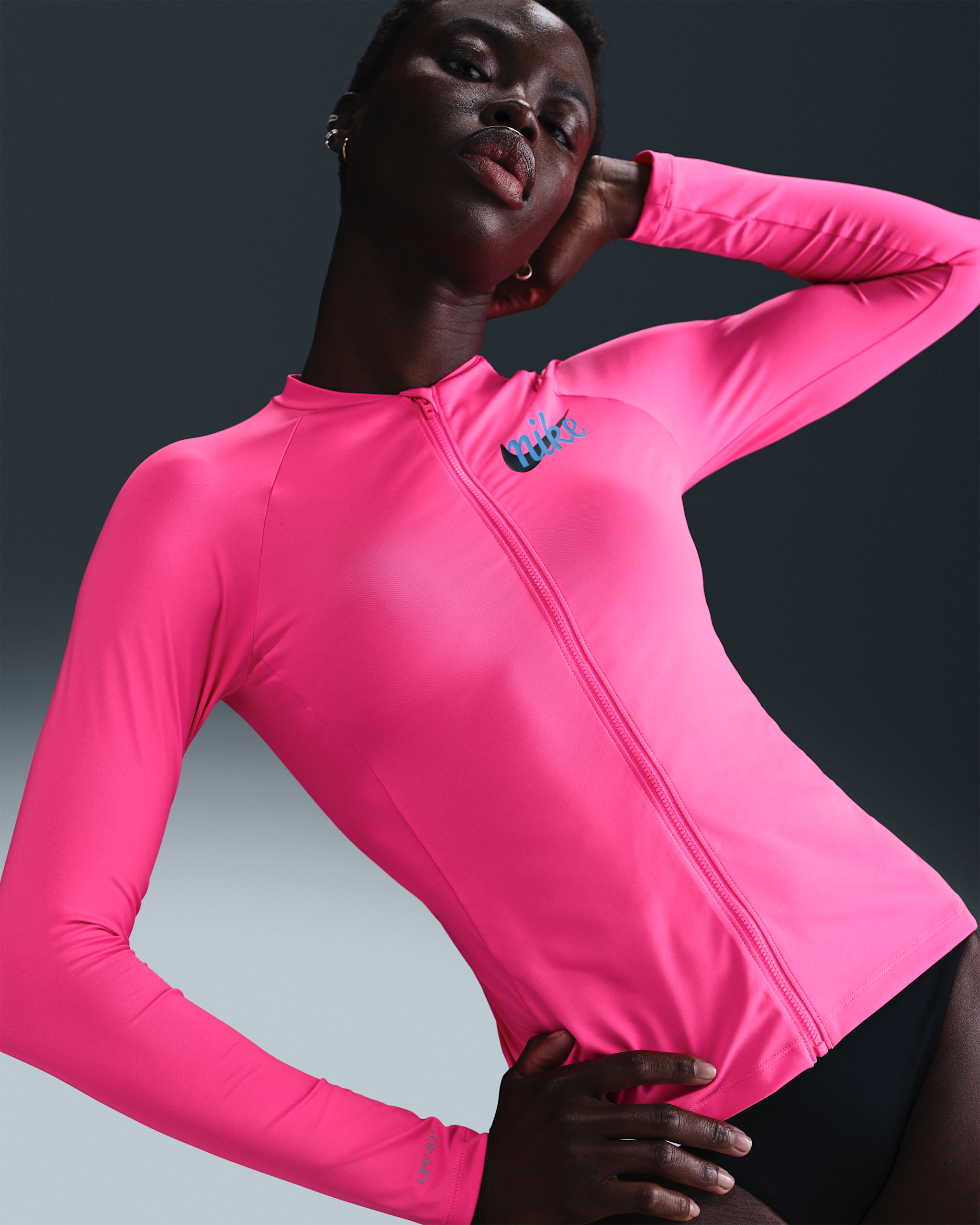 Playera Hydroguard de manga larga con cierre para mujer Nike Swim Essential - Hiperrosa/Azul universitario