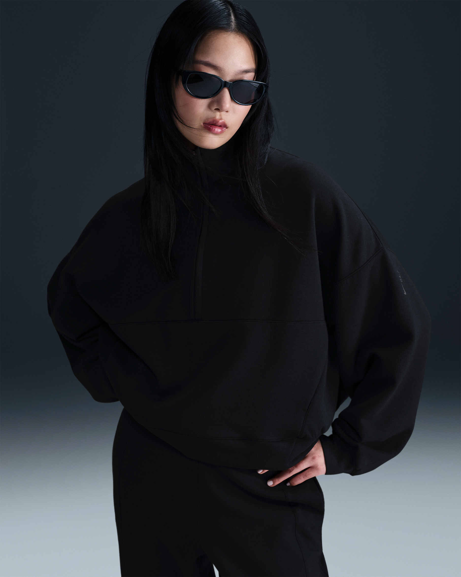 Nike 24.7 ImpossiblySoft Women's Dri-FIT Oversized 1/2-Zip Top - Black/Dark Smoke Grey