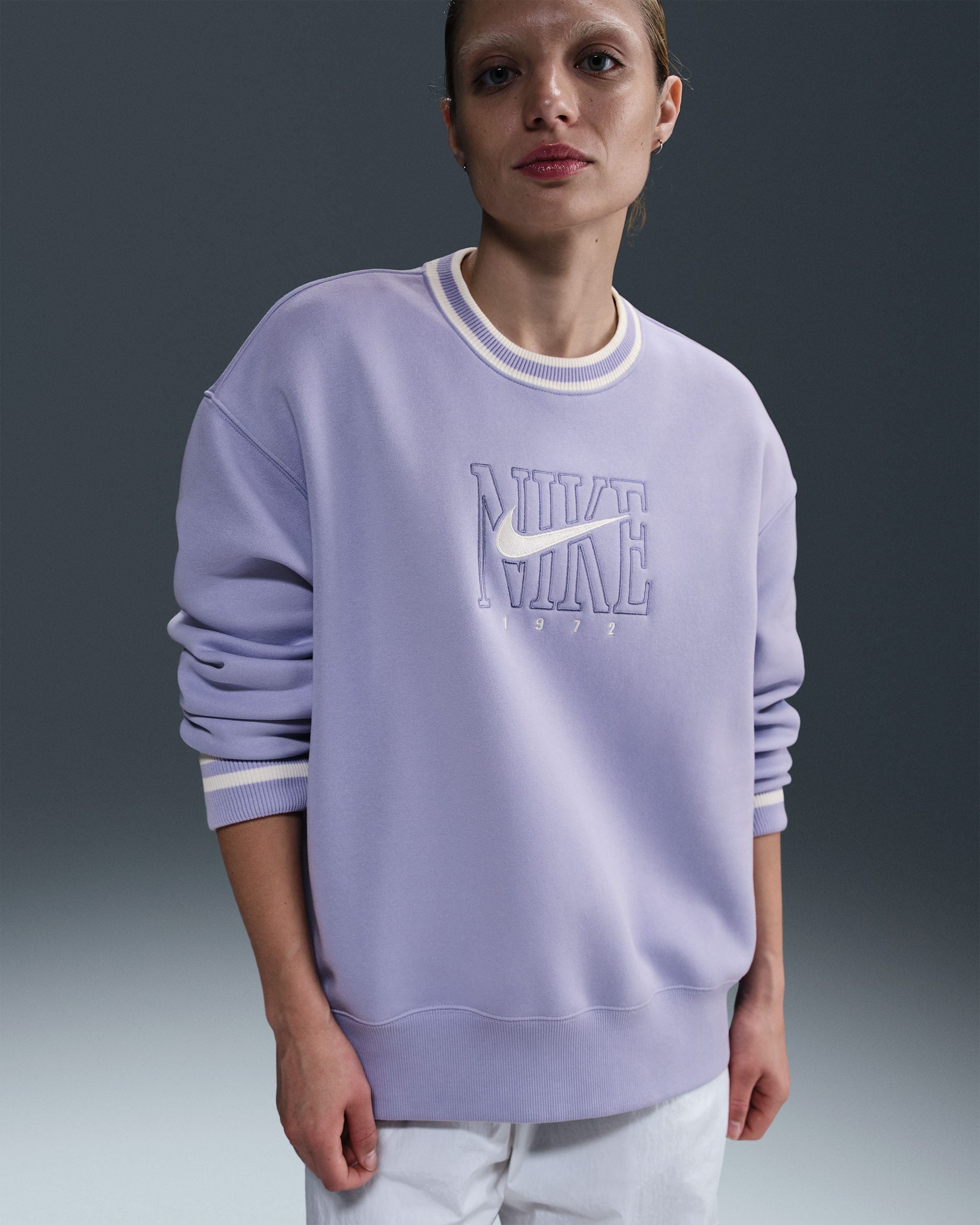 Nike Sportswear Phoenix Fleece Women's Oversized Graphic Crew-Neck Sweatshirt - Lilac Ice