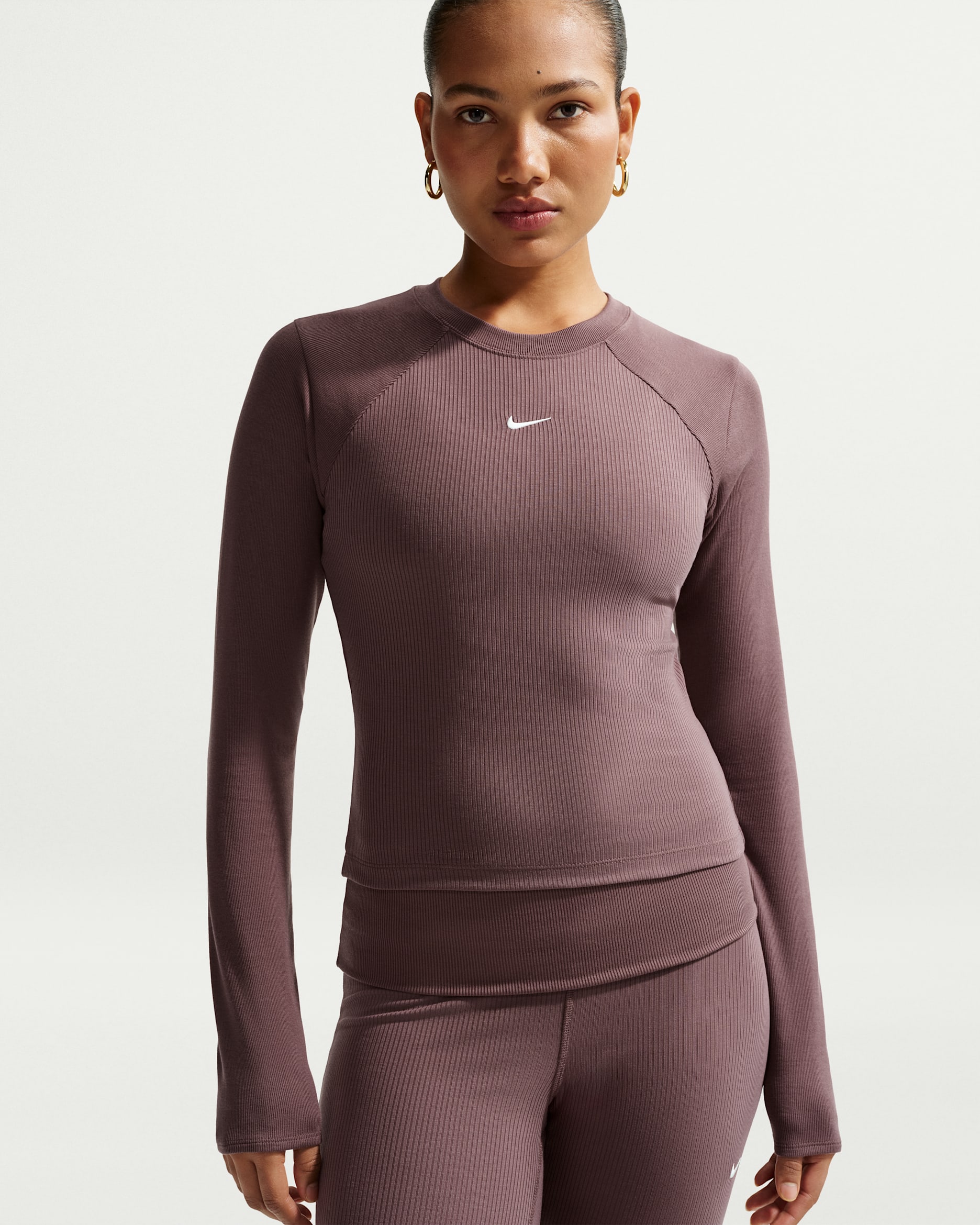 Långärmad ribbstickad topp med tajt passform Nike Sportswear Chill Knit för kvinnor - Tattoo/Sail