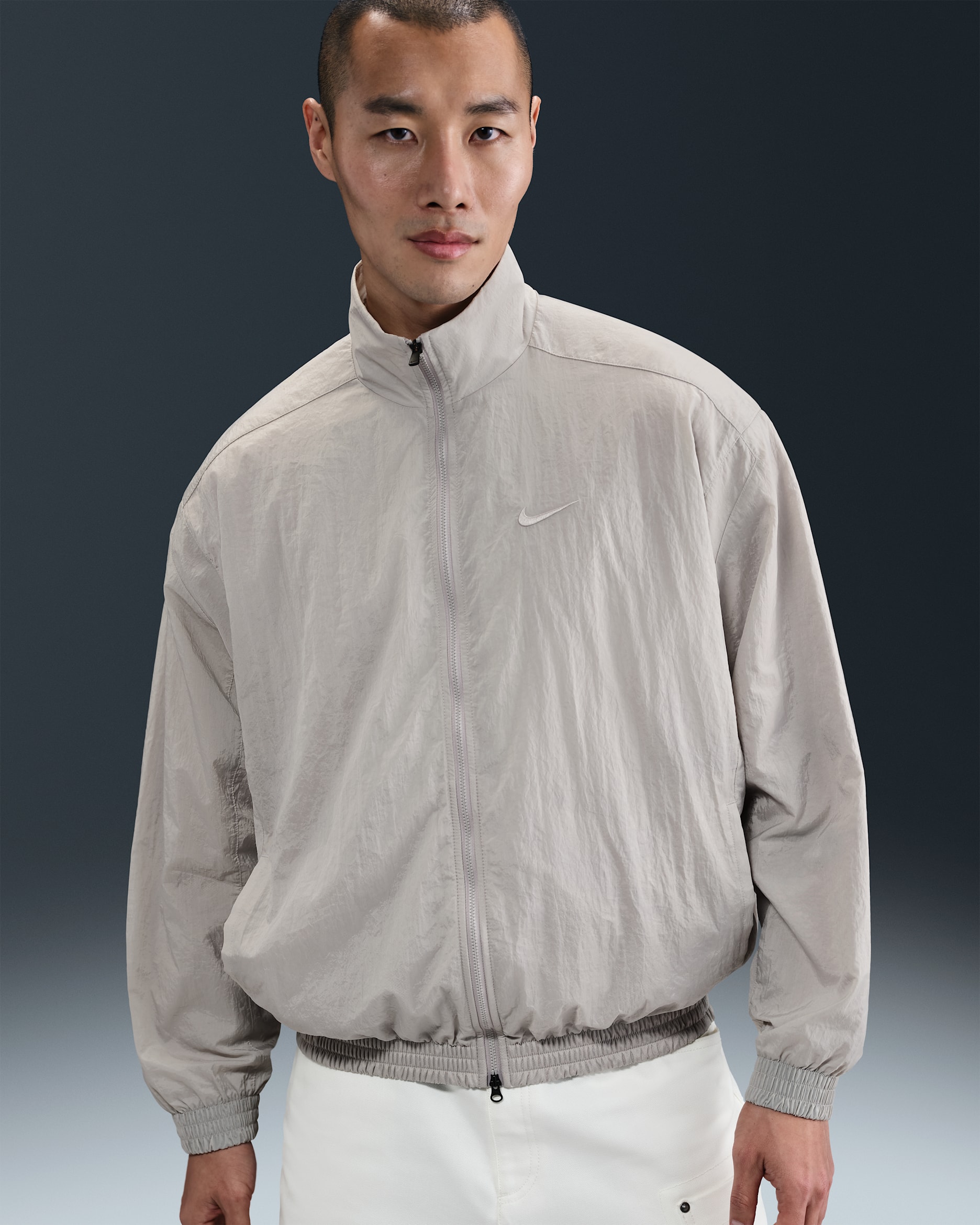 나이키 클럽 남성 오버사이즈 우븐 트랙 재킷 - 칼리지 그레이/큐컴버 캄/칼리지 그레이