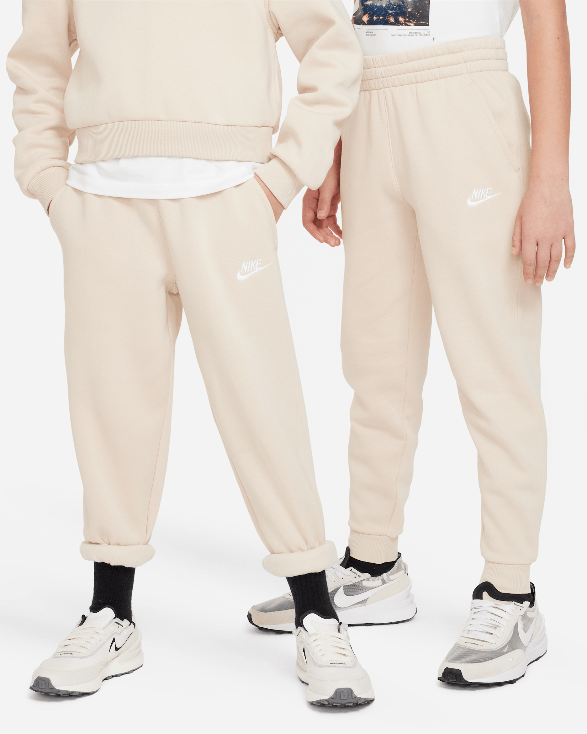 Joggers Nike Sportswear Club Fleece para niños talla grande - Duna/Blanco