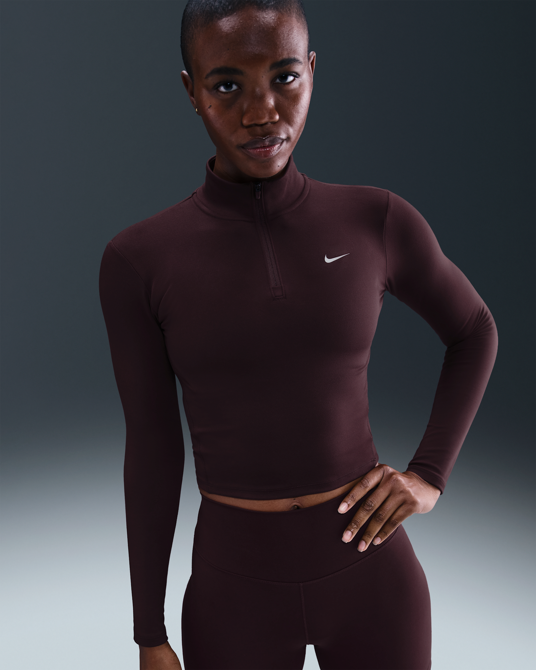 Nike One Fitted Dri-FIT-mellemlag med 1/4-lynlås til kvinder - Burgundy Crush/hvid