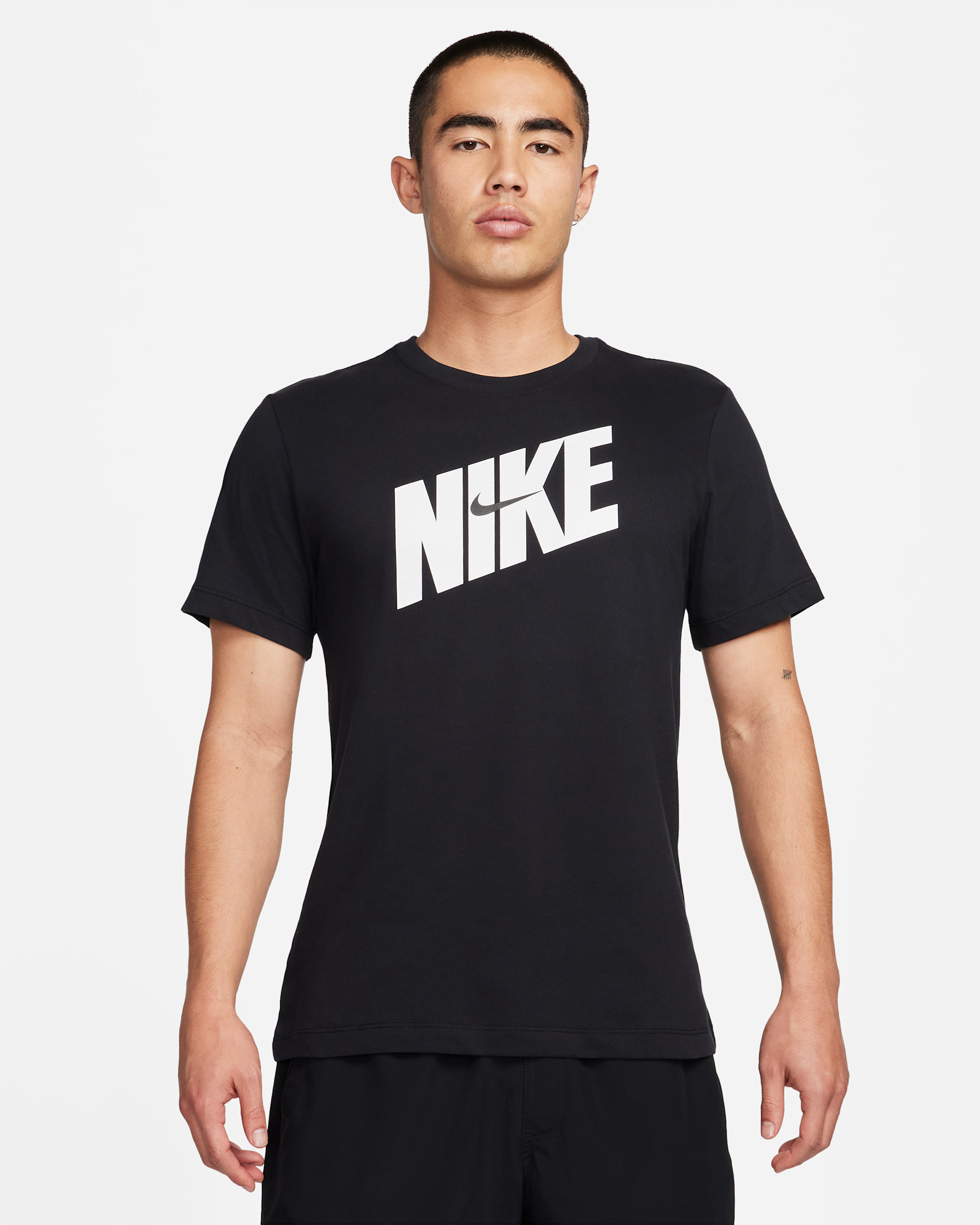 ナイキ メンズ Dri-FIT フィットネス Tシャツ - ブラック