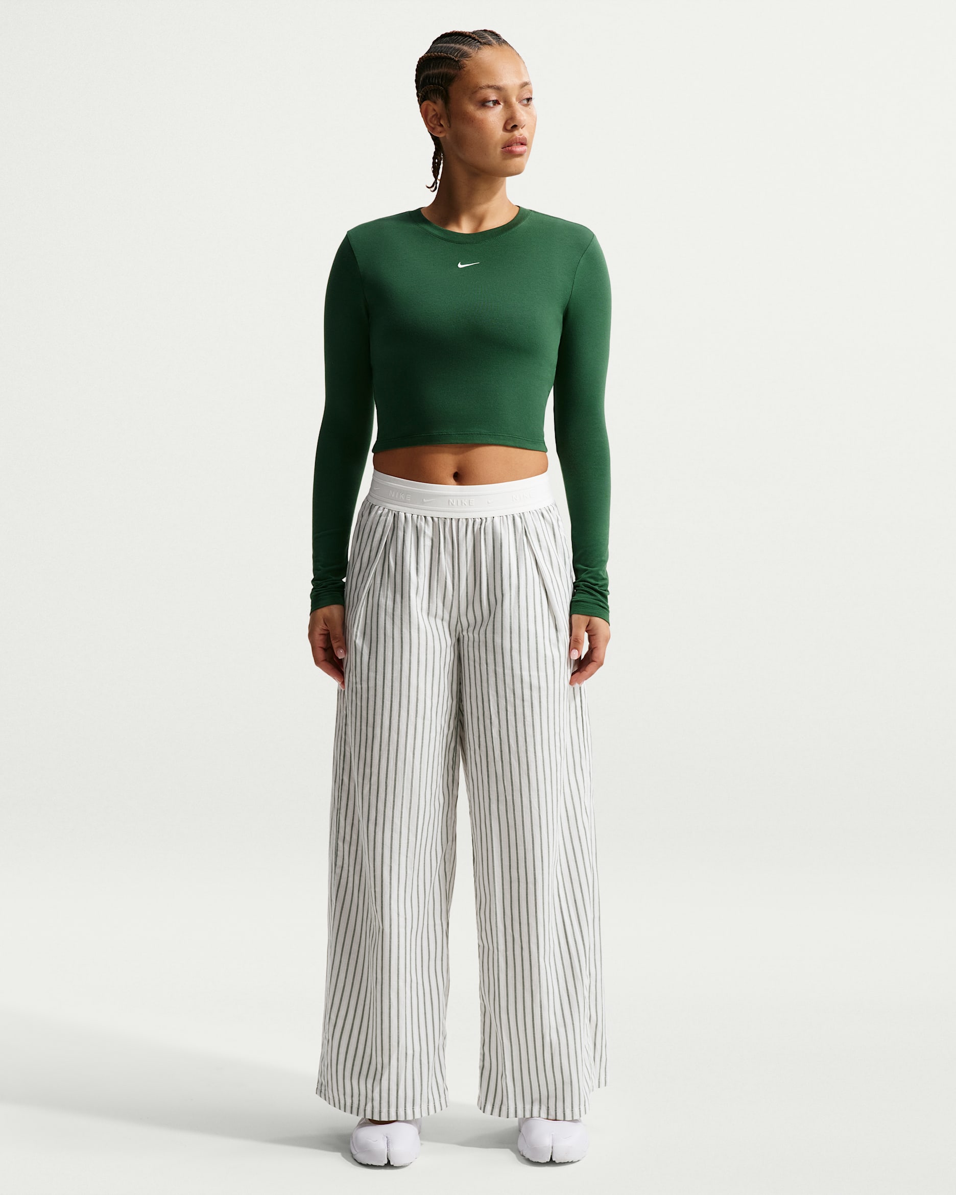 Pants de tejido Woven a rayas de tiro medio holgados para mujer Nike Sportswear Chill Poplin - Abeto/Marrón verdoso claro/Blanco cumbre