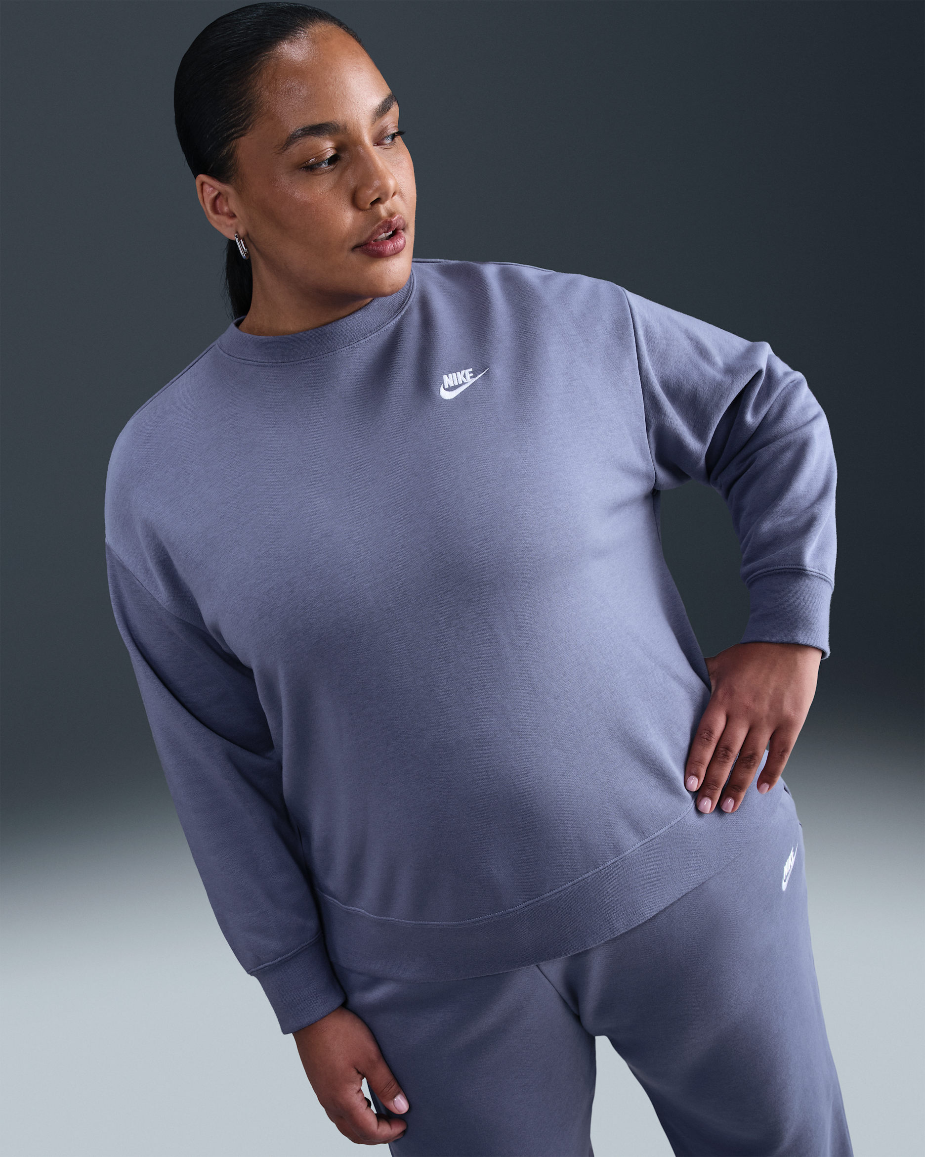 Nike Sportswear Club Fleece Women's Loose Crew-Neck Sweatshirt (Plus Size) - World Indigo/White