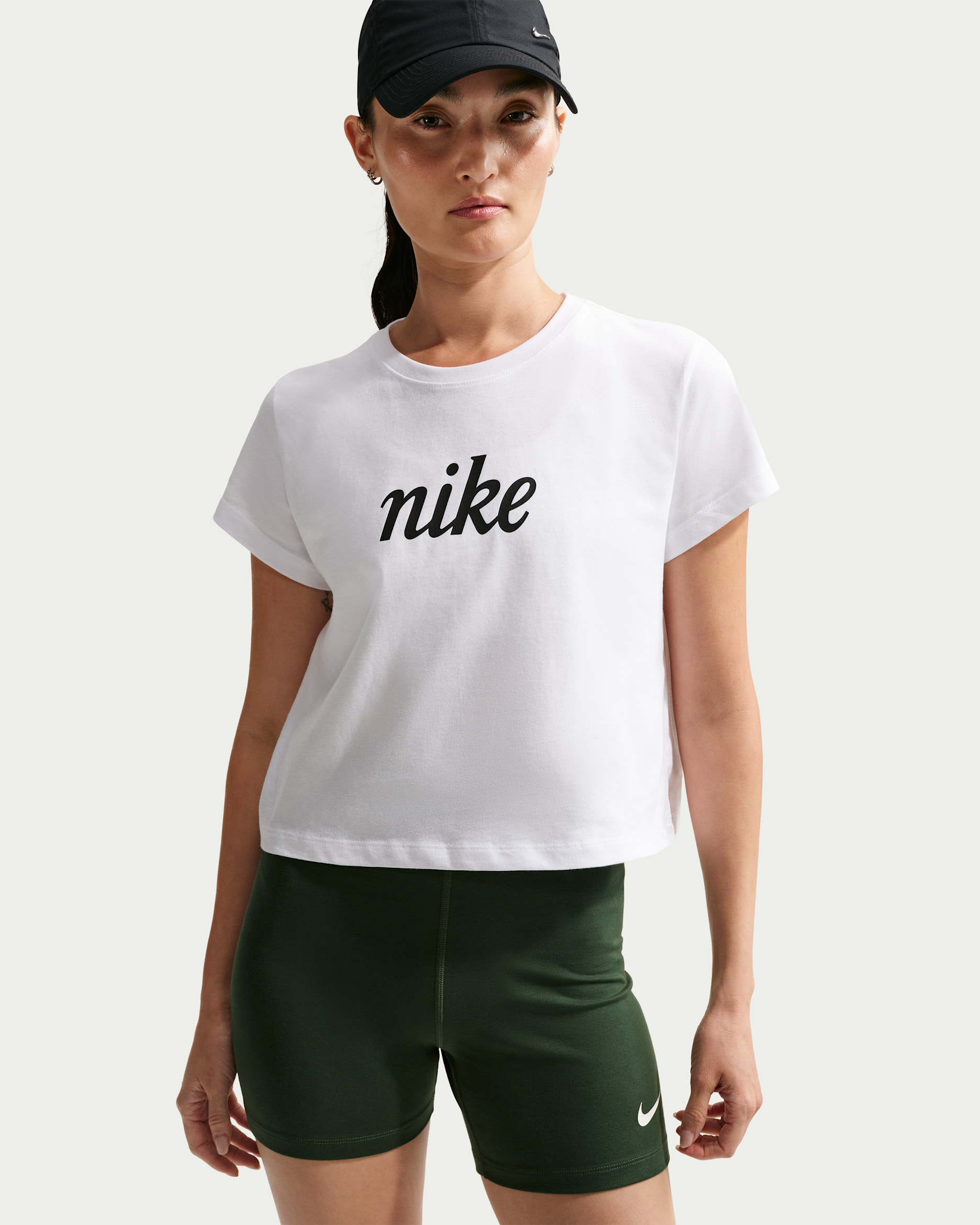 Playera de manga corta para mujer Nike Sportswear Club - Blanco/Negro