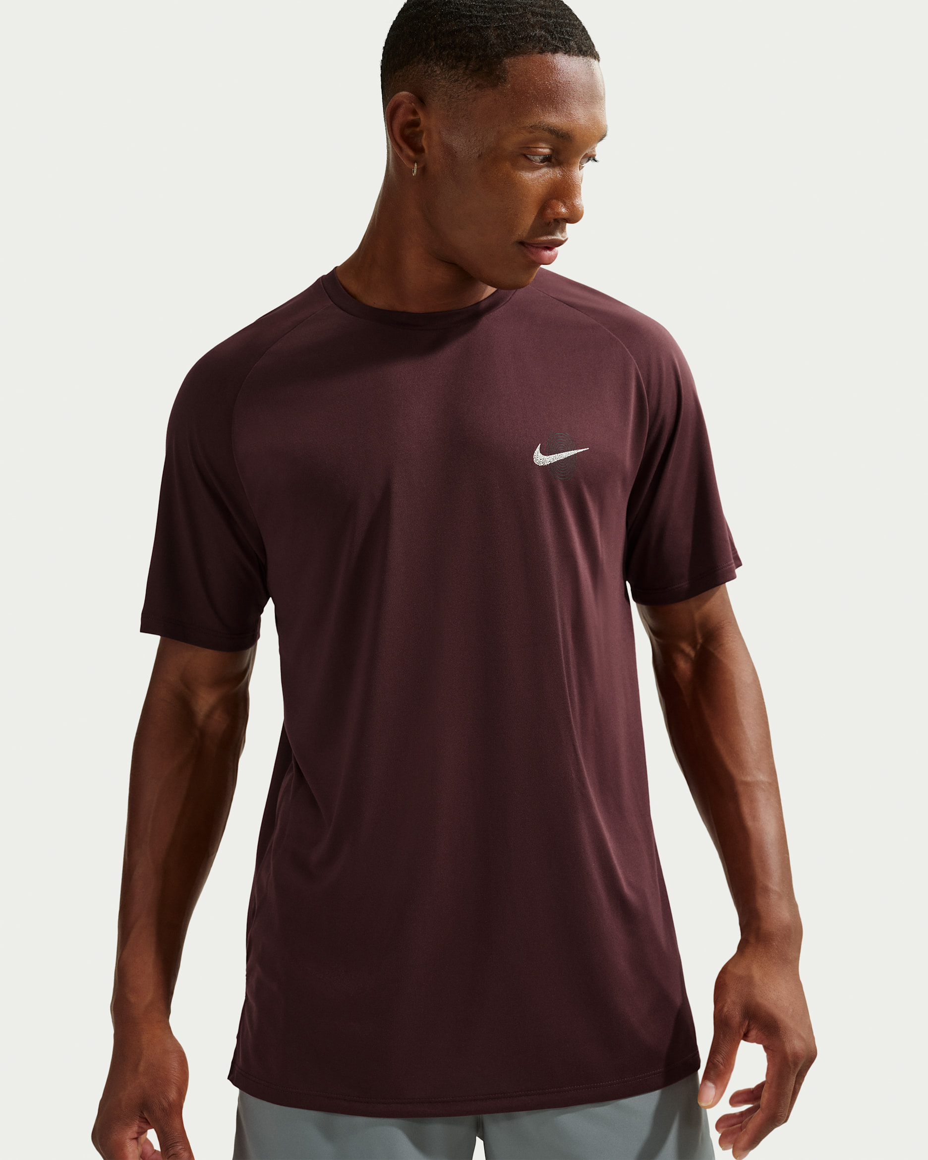 Playera de correr de manga corta Dri-FIT ADV para hombre Nike Stride - Burdeos enérgico