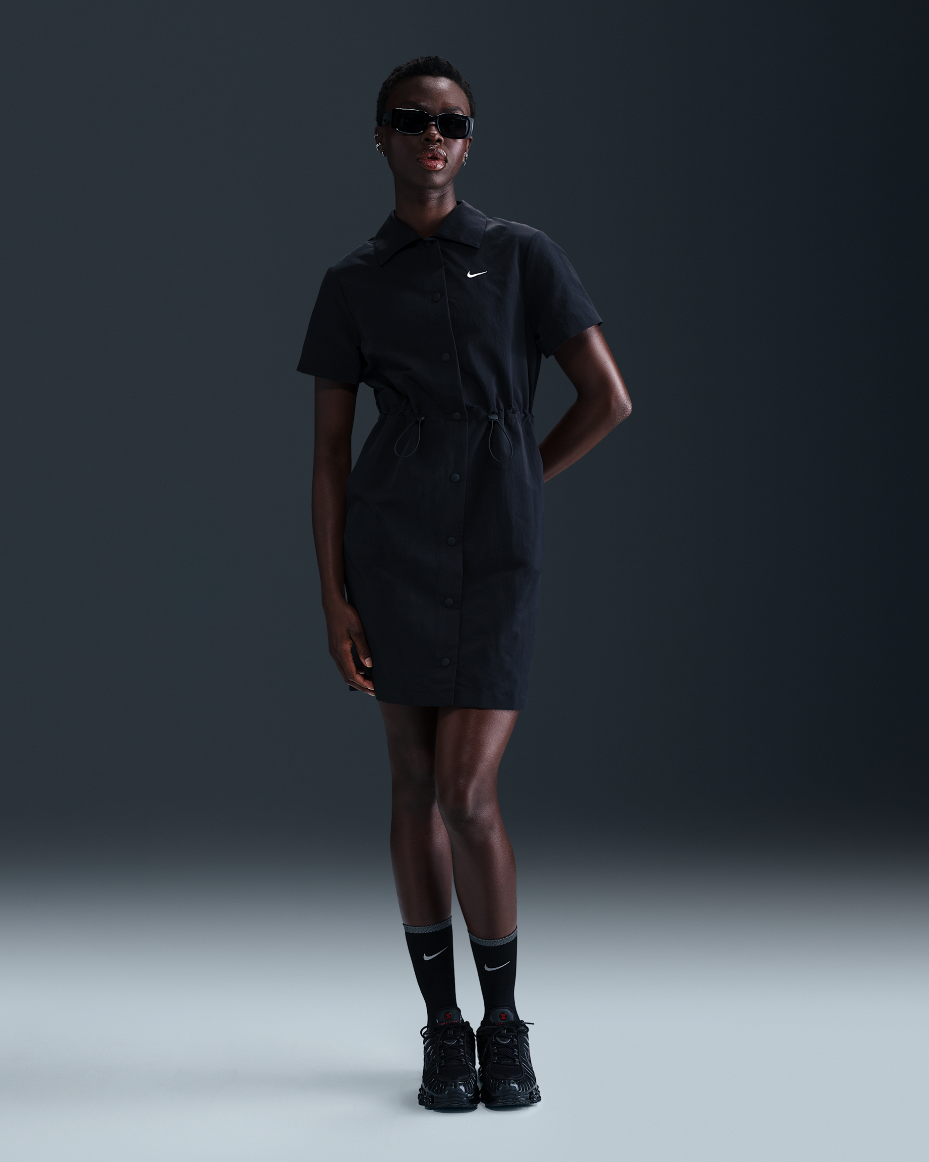 Nike Sportswear Everything Wovens Kurzarm-Minikleid (Damen) - Schwarz/Weiß