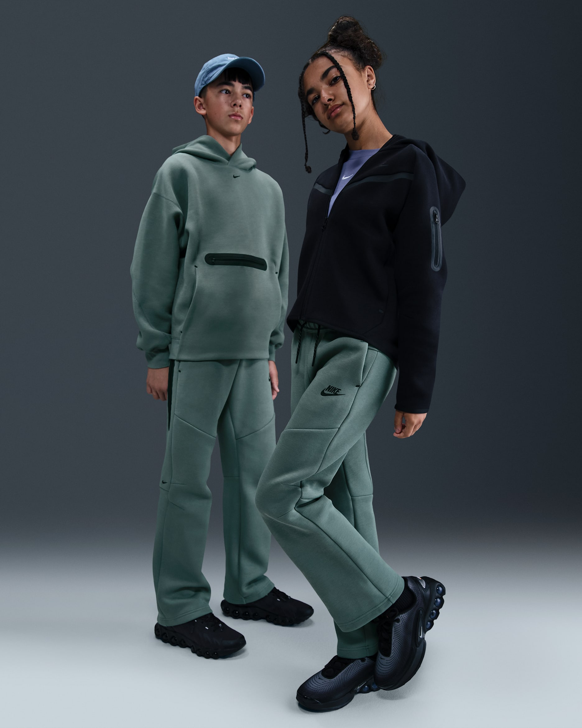 Nike Sportswear Tech Fleece Genç Çocuk (Erkek) Açık Paçalı Eşofman Altı - Clay Green/Siyah/Siyah