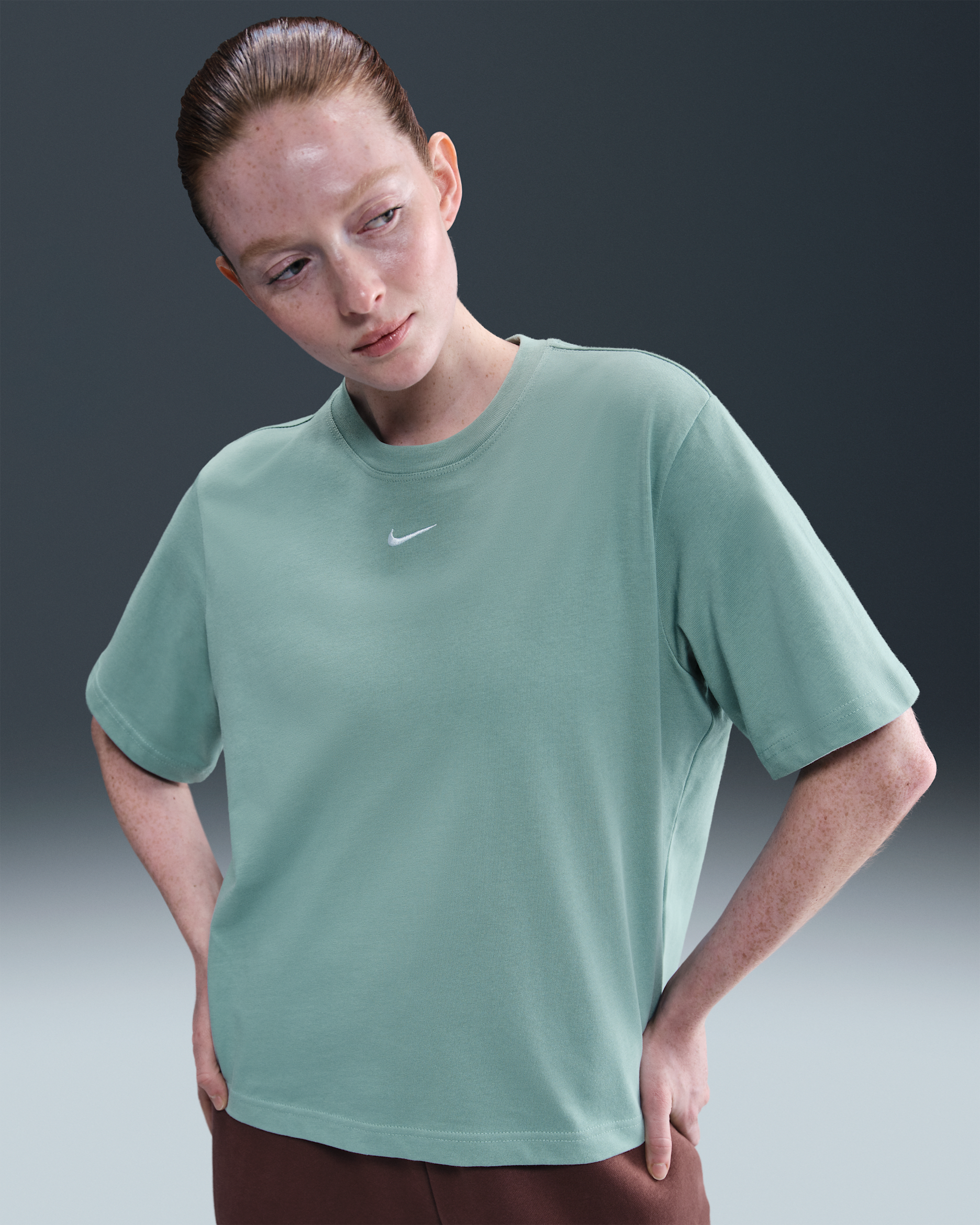 Nike Sportswear Essential Women's Boxy T-Shirt - Cannon