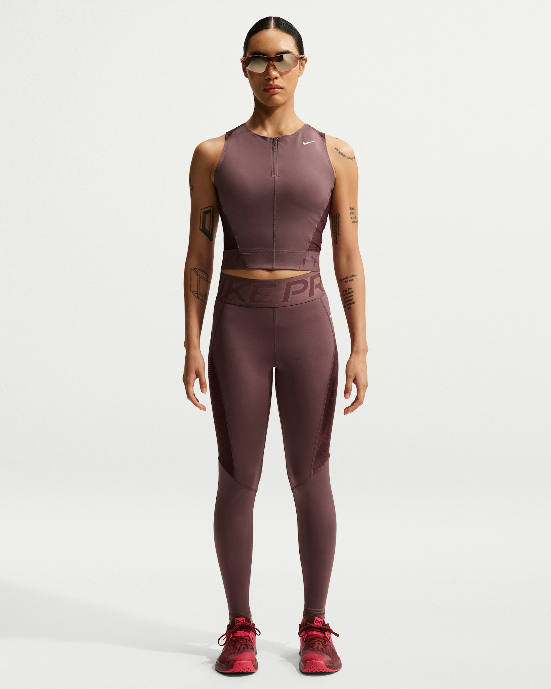 Nike Pro Sculpt leggings i 7/8 lengde med høyt liv til dame - Tattoo/Burgundy Crush/Hvit