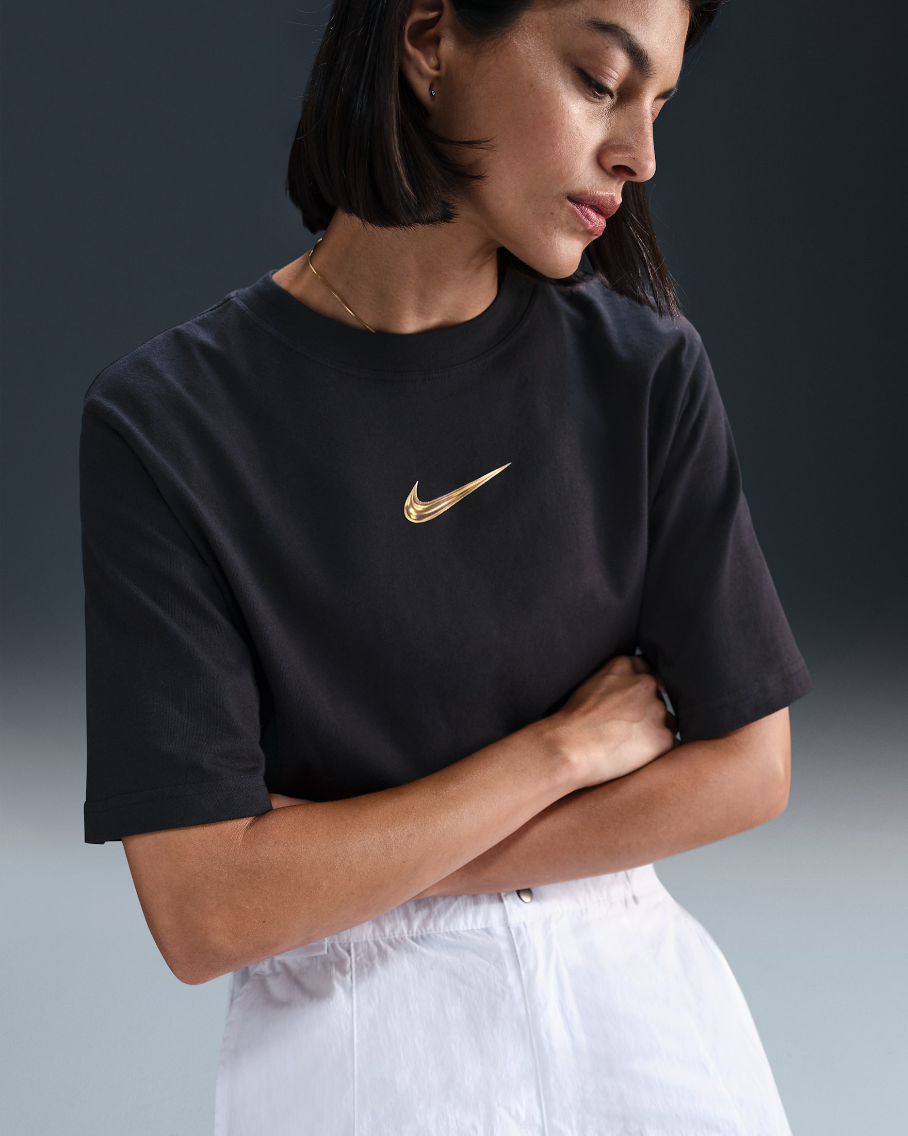 Nike Sportswear Women's Loose Short-Sleeve Graphic T-Shirt - Black