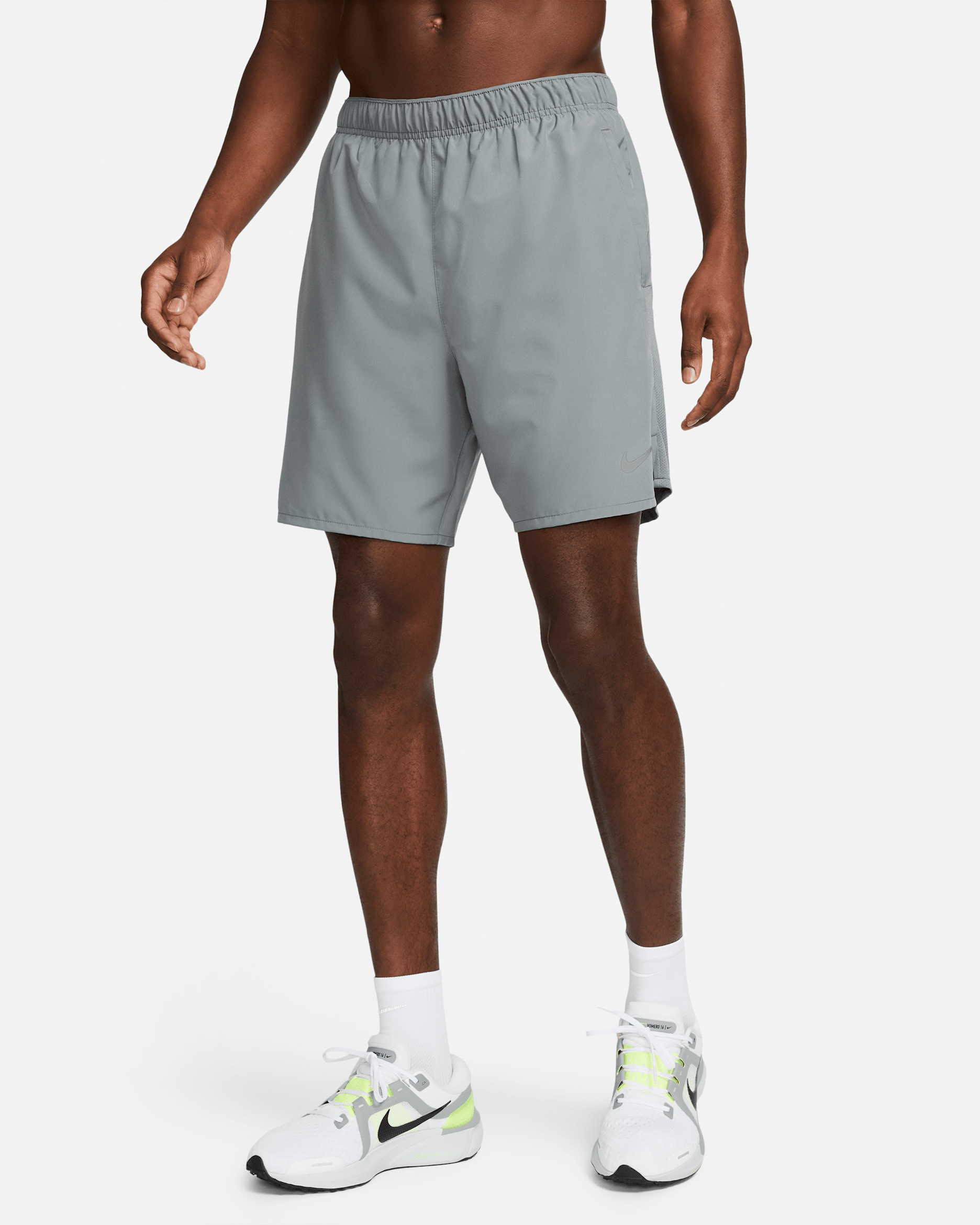 Pánské běžecké kraťasy Nike Challenger Dri-FIT 2 v 1 (18 cm) - Smoke Grey/Dark Smoke Grey/Černá