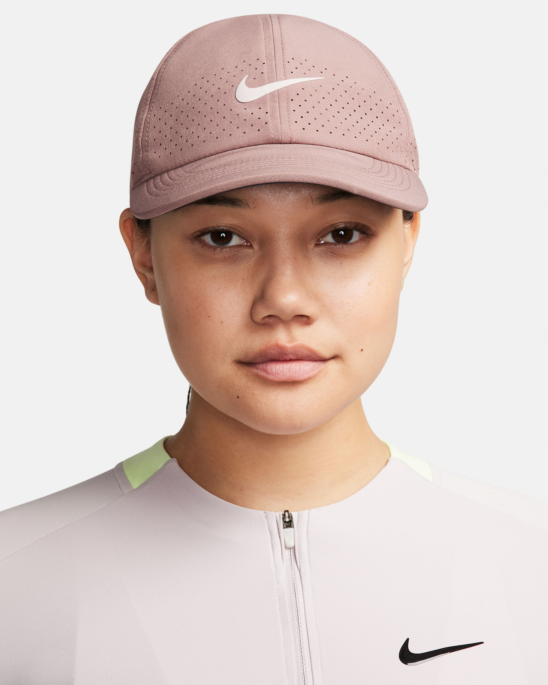 หมวกแก๊ปเทนนิสไร้โครง Nike Dri-FIT ADV Club - Smokey Mauve/Platinum Violet