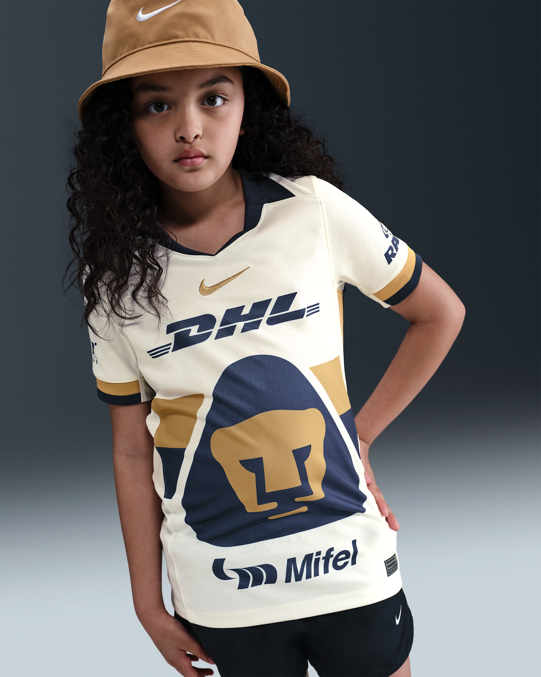 Jersey de fútbol Nike Dri-FIT Replica de los Pumas UNAM local 2025/26 Stadium para niños talla grande - Vela/Oro club