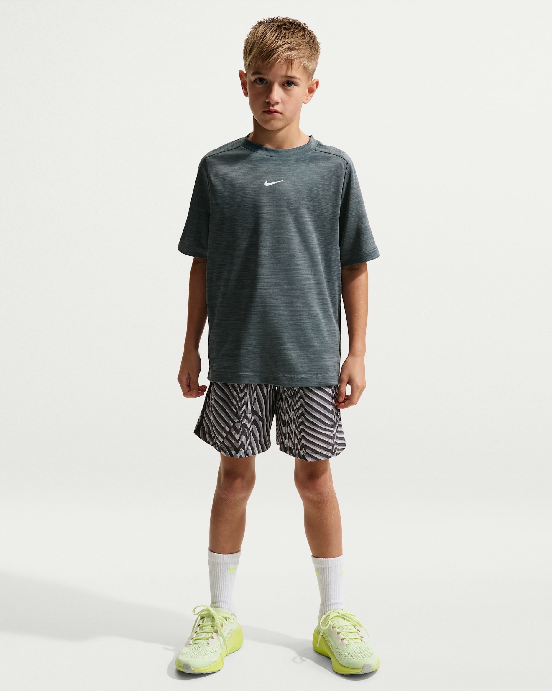 Shorts de entrenamiento Dri-FIT de tejido Woven para niño talla grande Nike Multi - Negro/Negro/Gris humo claro/Blanco