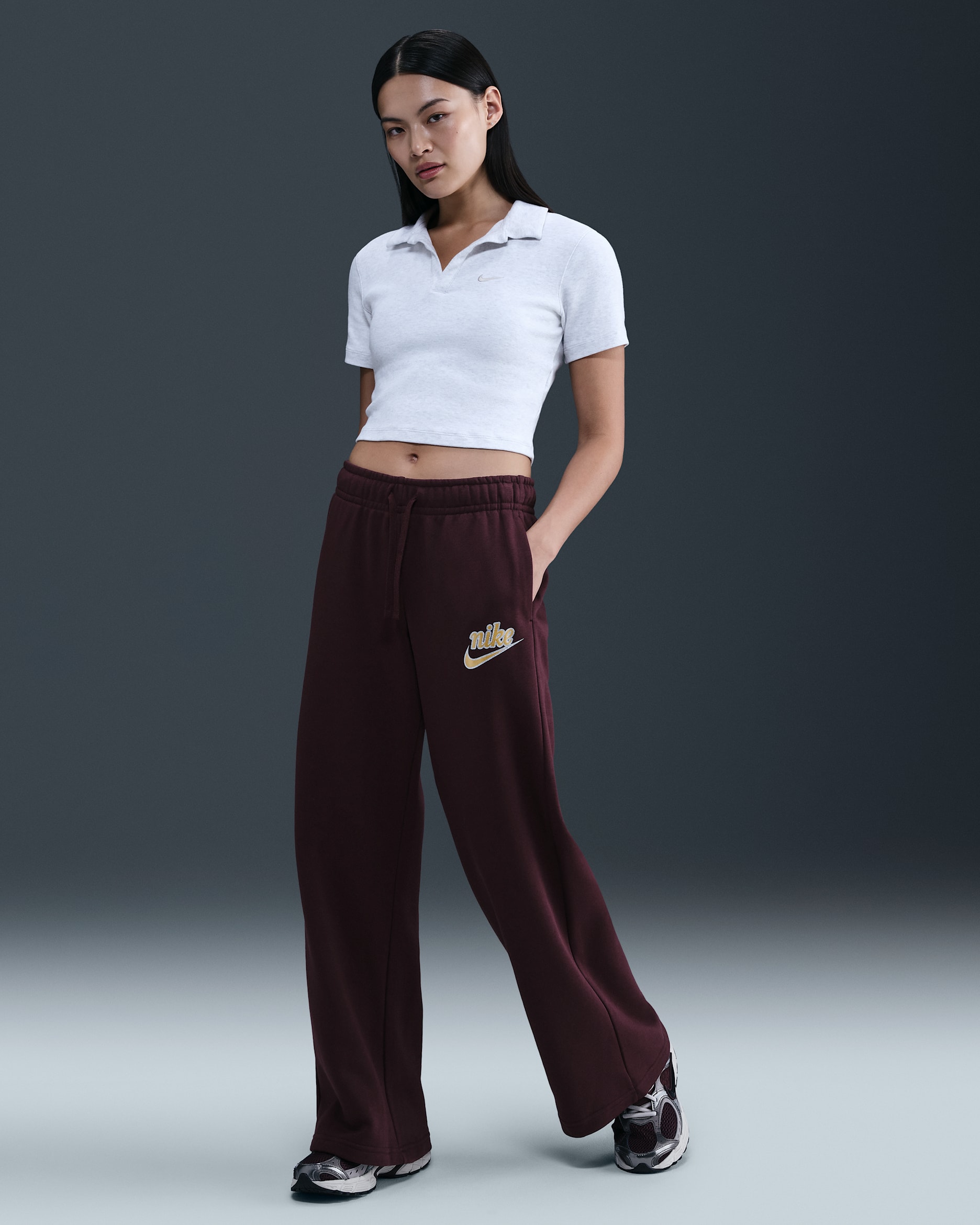 Nike Sportswear Club Fleece Women's Mid-Rise Wide-Leg Pants - Burgundy Crush/Metallic Gold