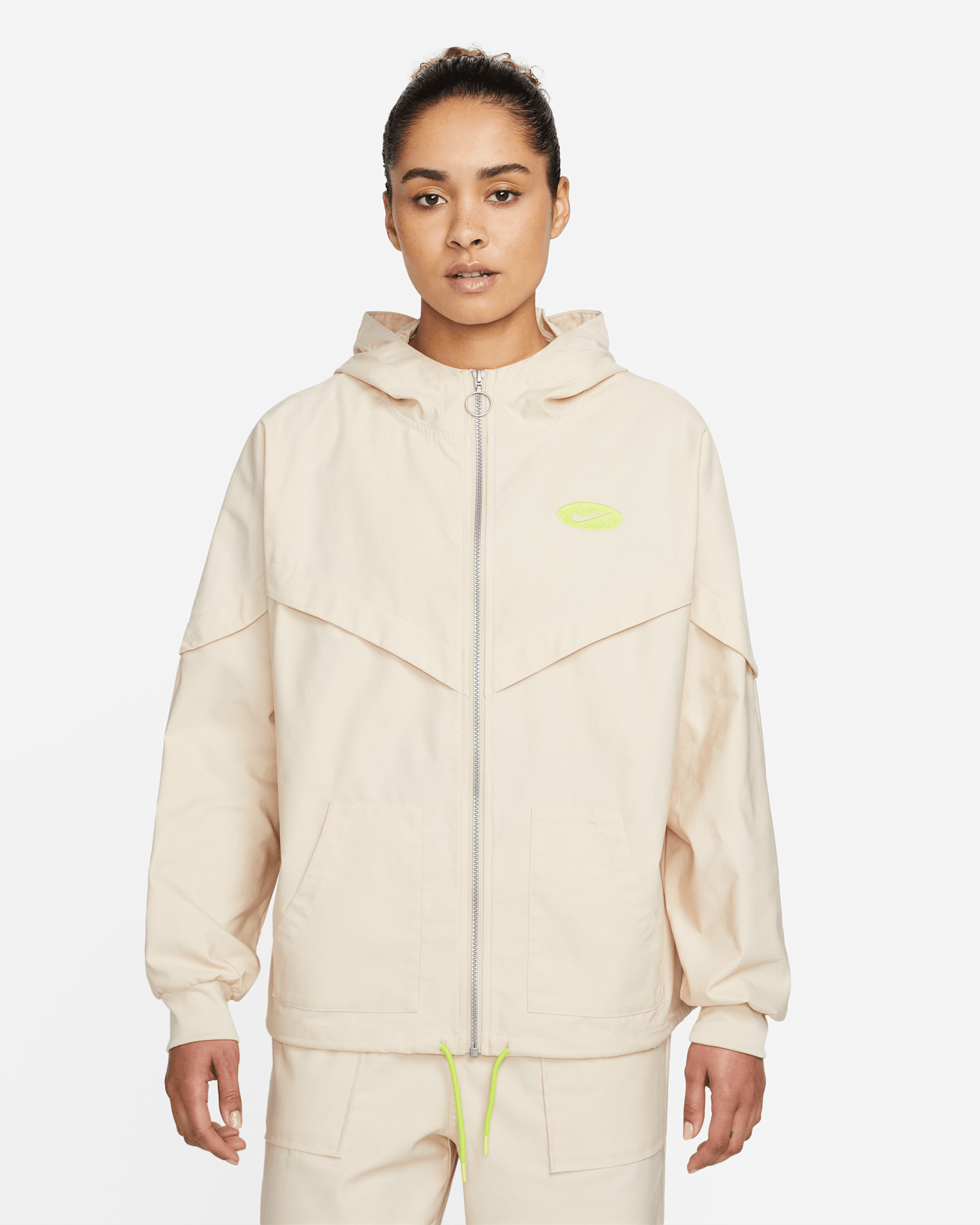 Nike Sportswear Icon Clash 女款梭織男友版外套 - Sanddrift/Atomic Green
