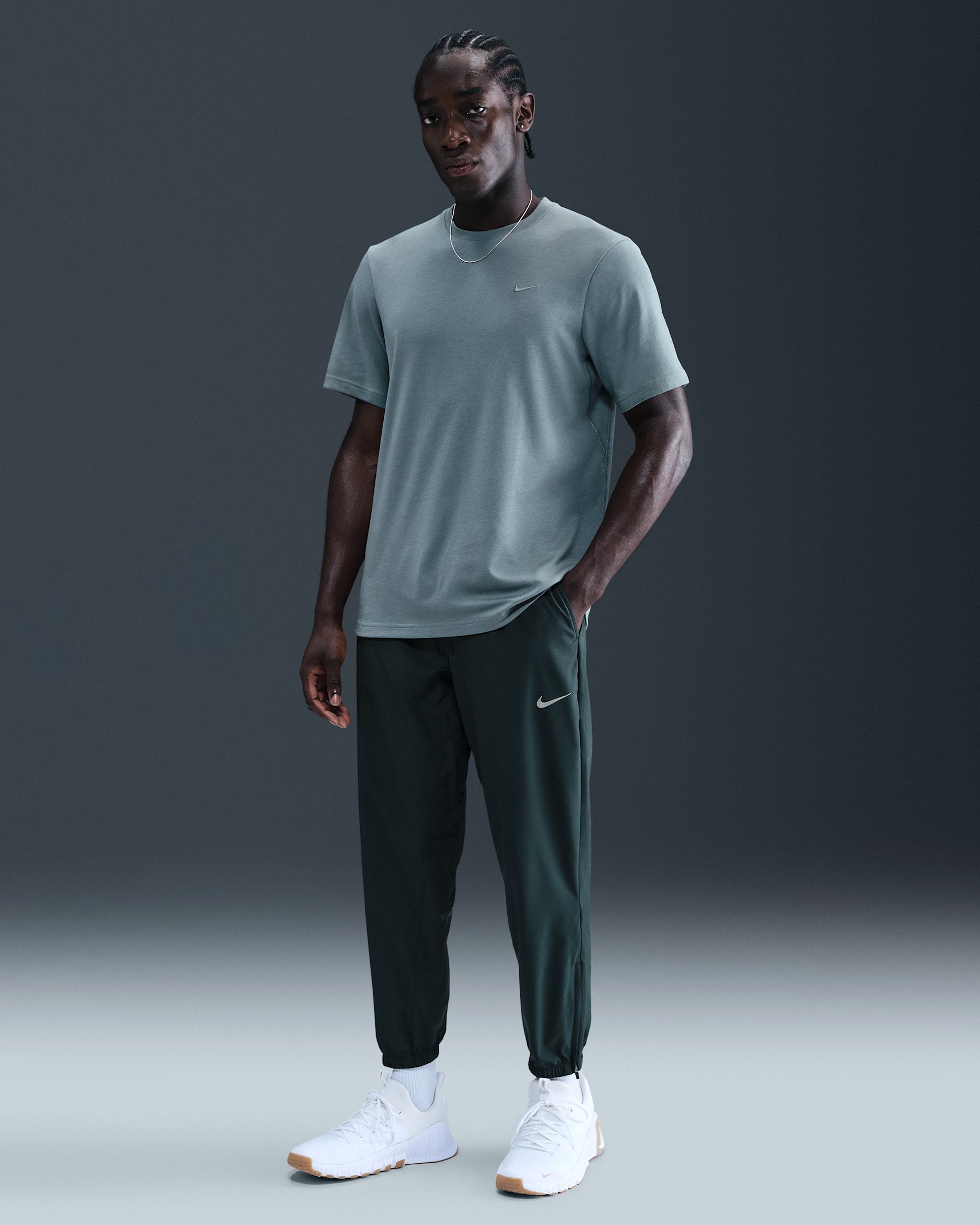 Nike Form Dri-FIT avsmalnet, allsidig herrebukse - Seaweed/Svart