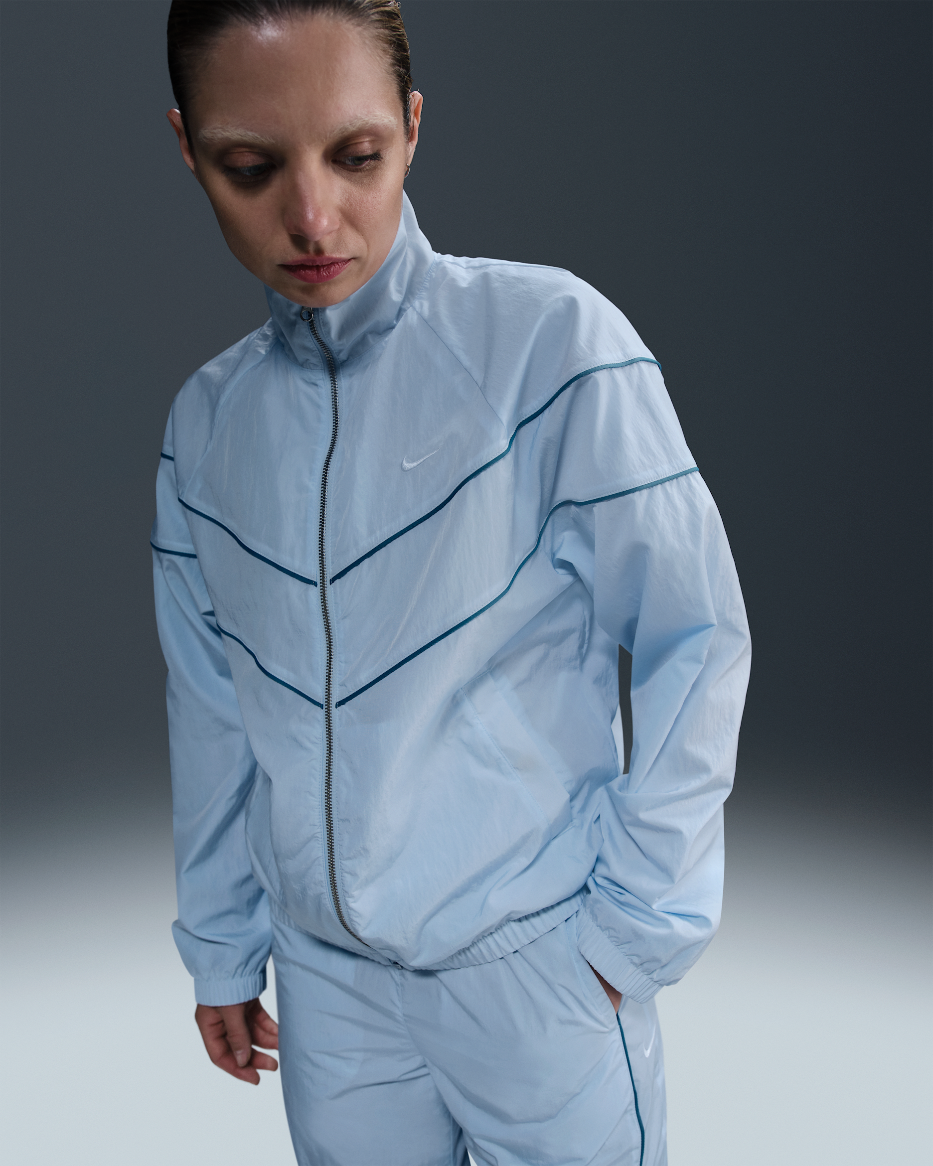 Nike Windrunner Women's Loose UV Woven Full-Zip Jacket - Blue Tint/Smokey Blue/White