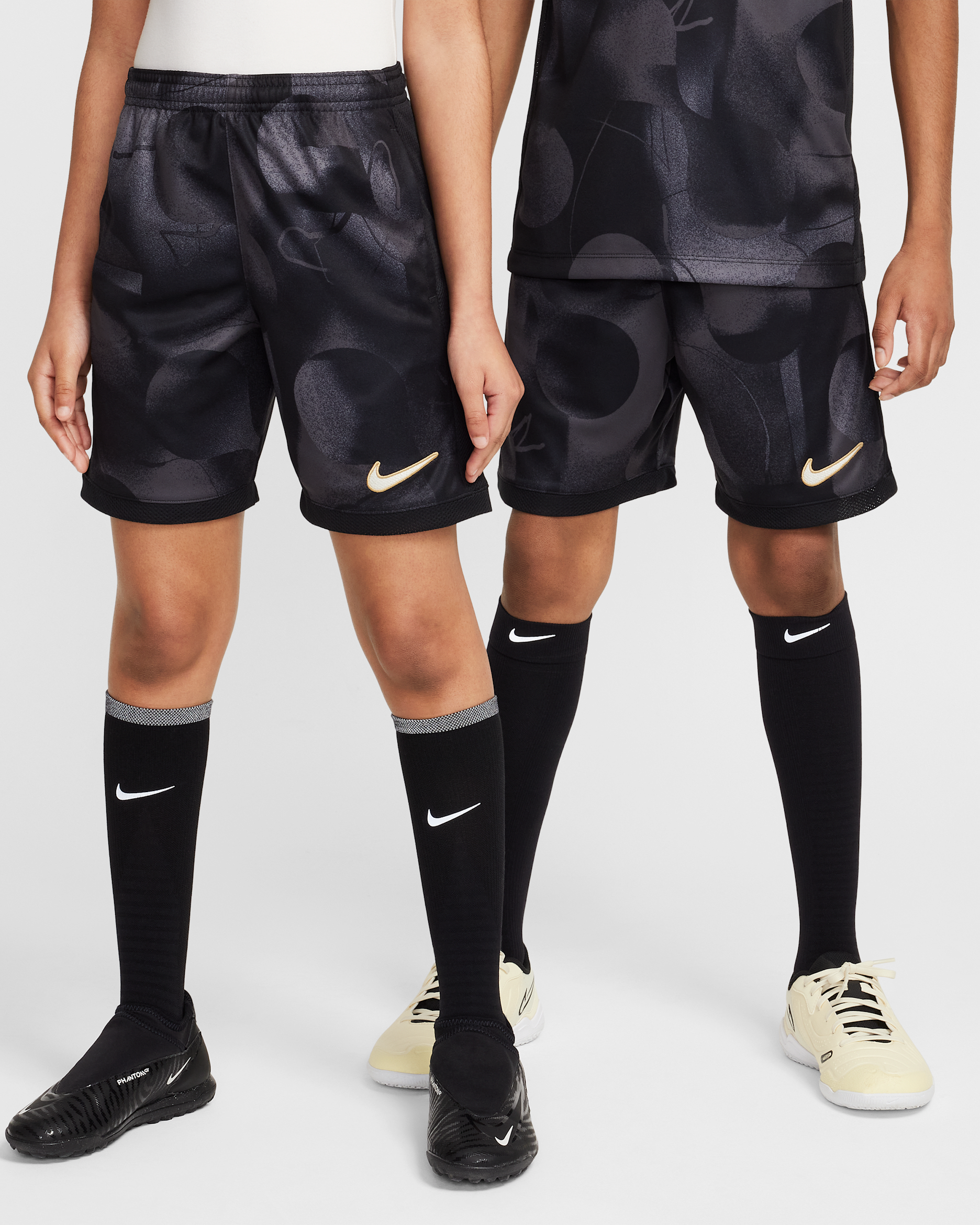 Shorts de fútbol Dri-FIT para niños talla grande Nike Academy+ - Gris oscuro/Negro/Antracita/Marfil pálido