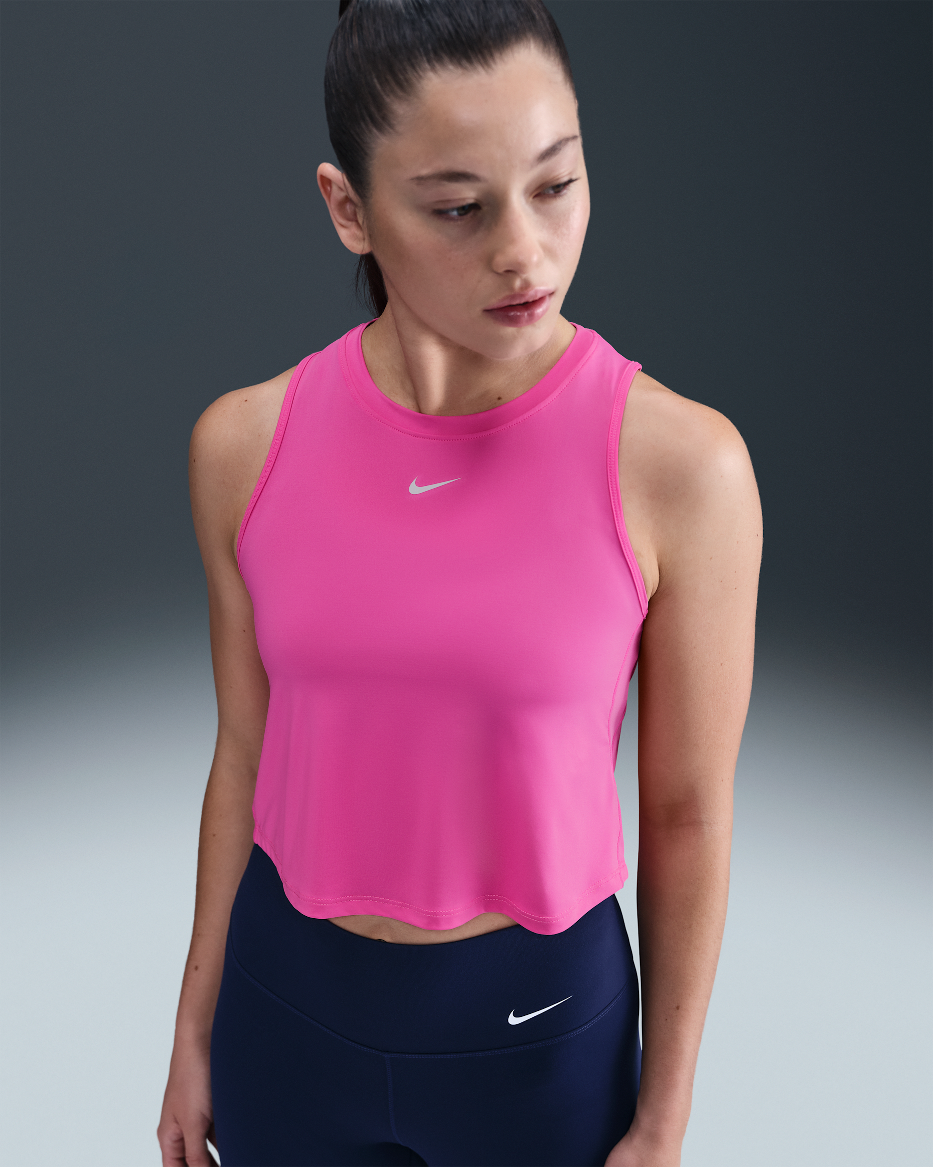 Camisola sem mangas recortada Dri-FIT Nike One Classic para mulher - Rosa Playful/Branco