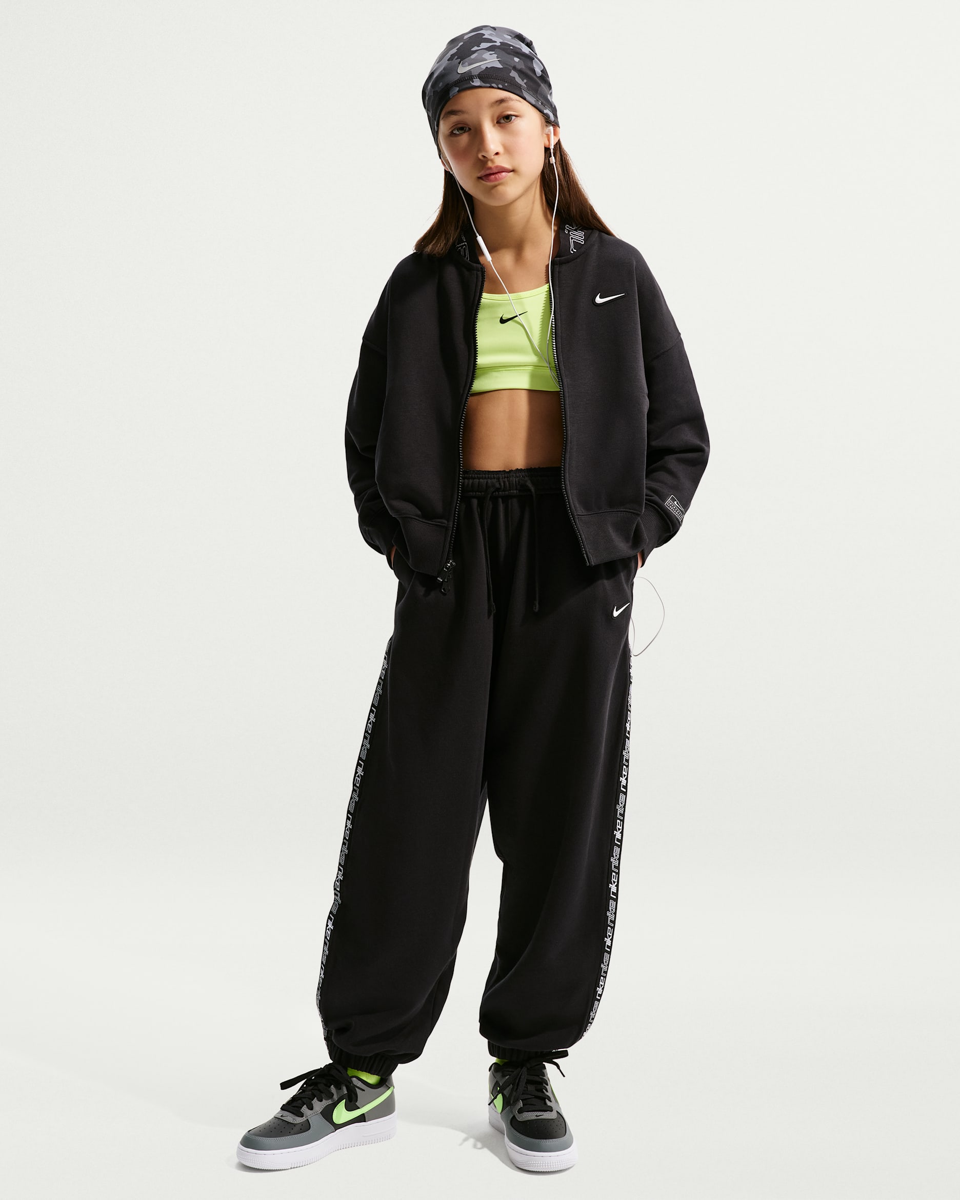 Nike Sportswear Older Kids' (Girls') Fleece Trousers - Black