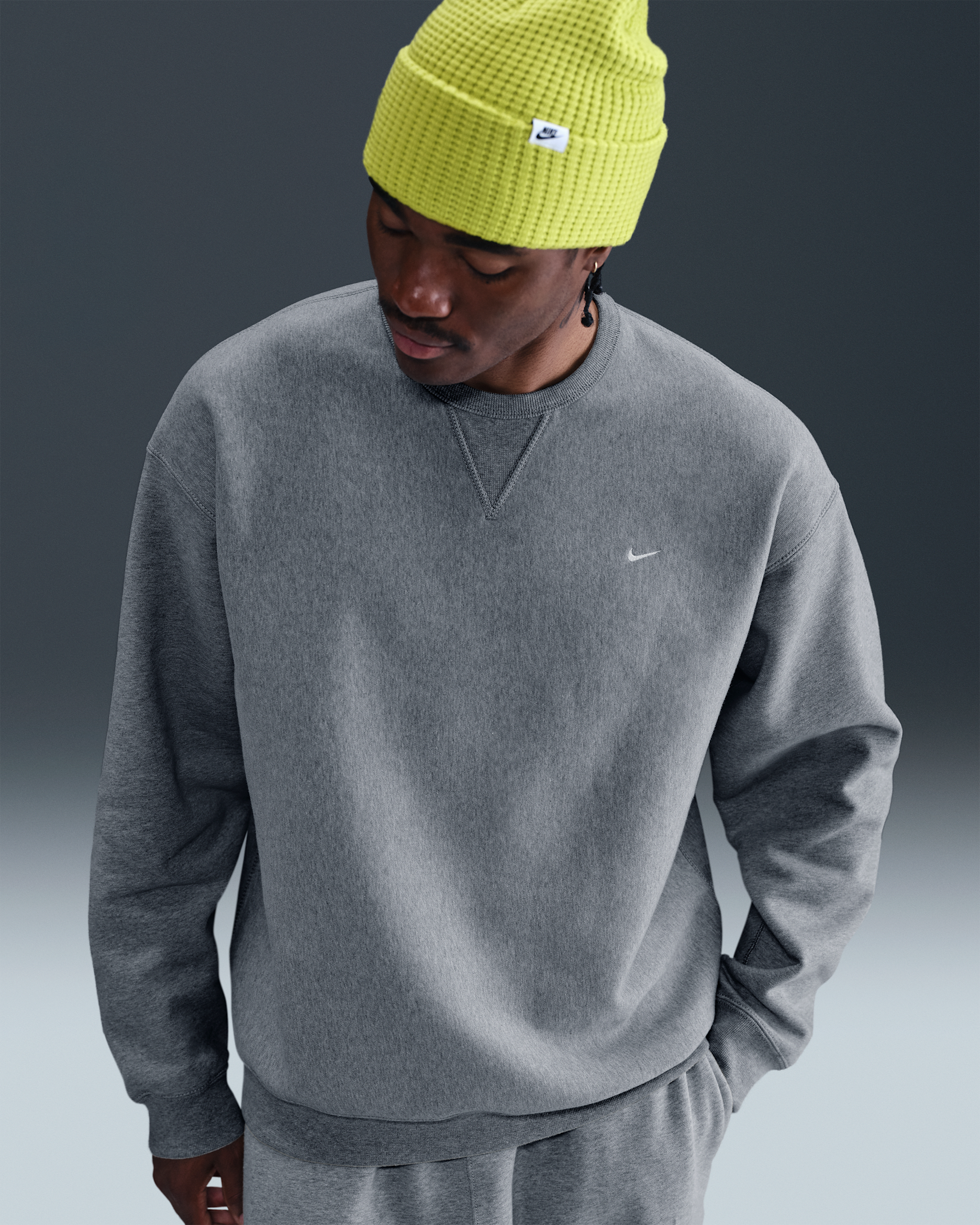 Nike Solo Swoosh Men's Fleece Crew - Dark Grey Heather/White