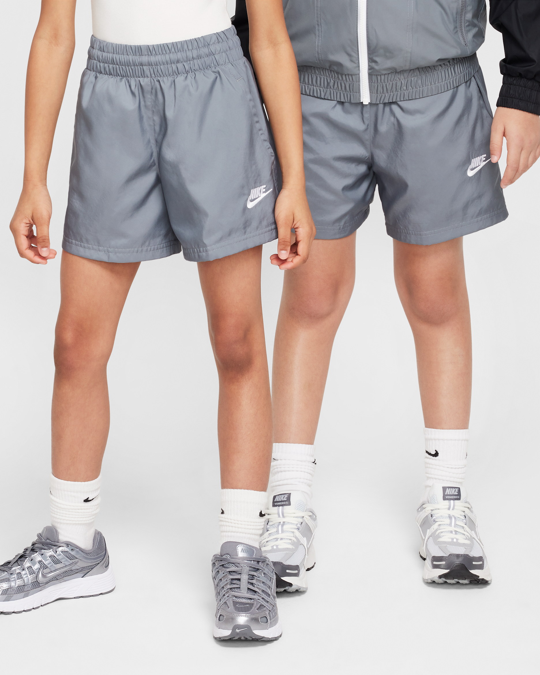 Nike Sportswear Club Big Kids' 4.5" Woven Shorts - Smoke Grey/White
