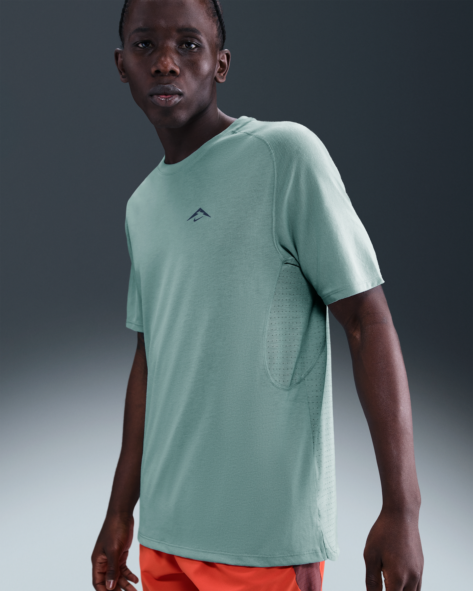 Playera de correr de manga corta Dri-FIT ADV para hombre Nike Solar Chase - Cañón/Negro