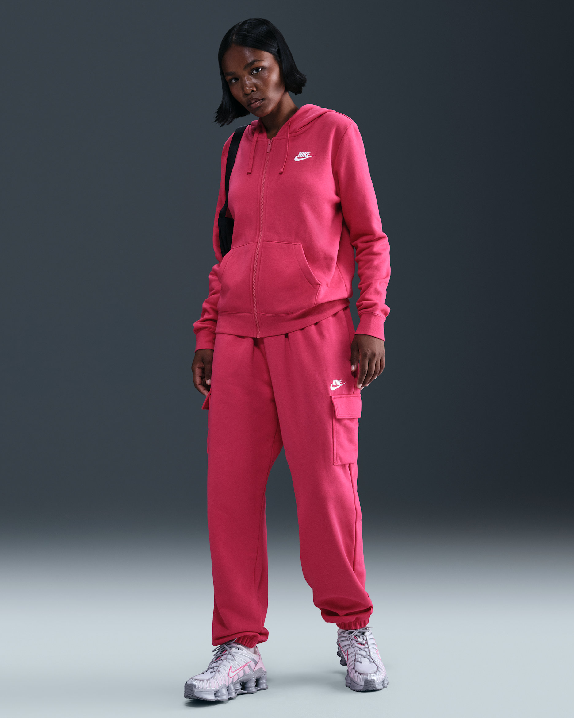 Nike Sportswear Club Fleece Women's Mid-Rise Oversized Cargo Sweatpants - Rush Pink/White