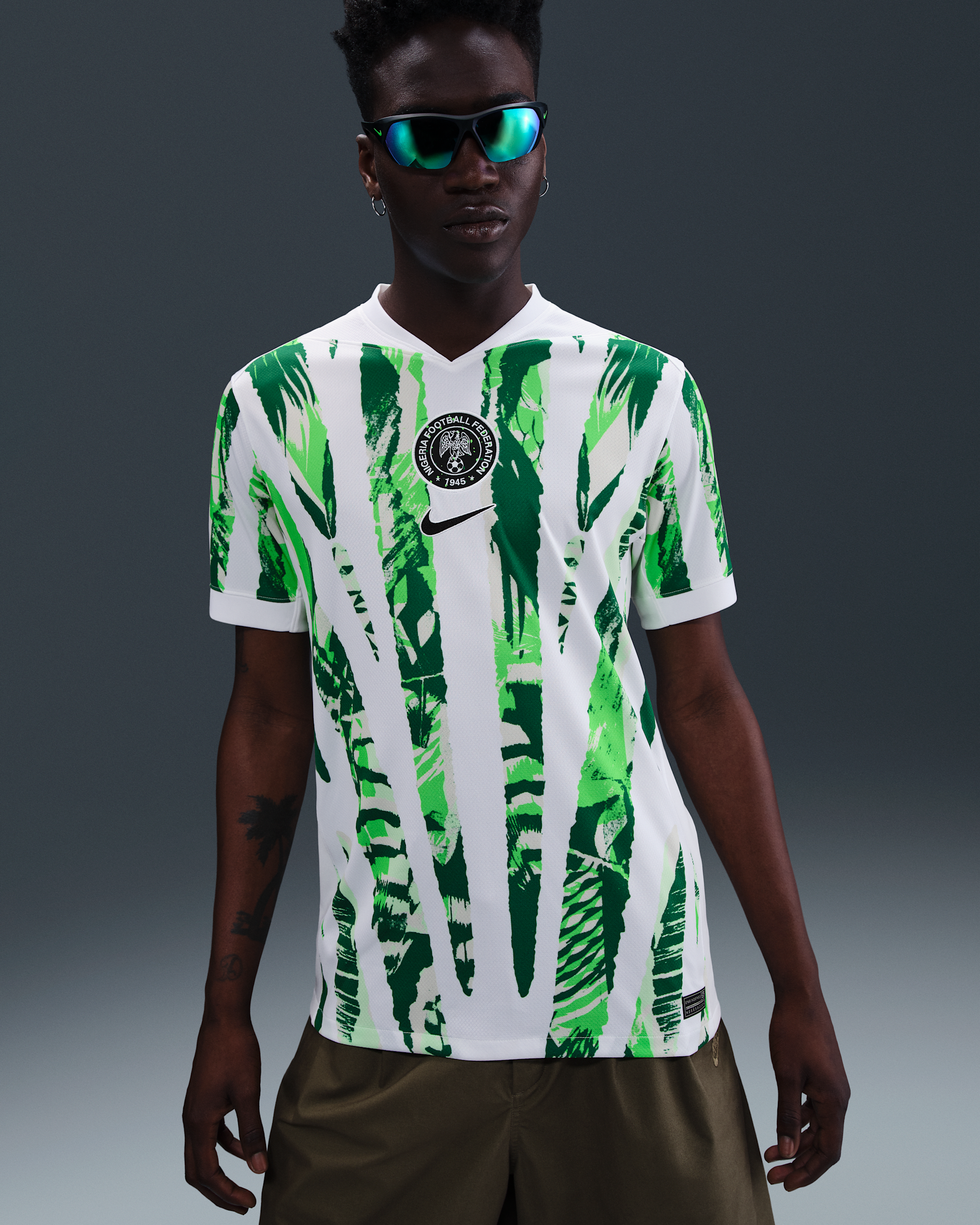 Nigéria 2025 Stadium idegenbeli (női csapat) Nike Dri-FIT férfi replika futballmez - Fehér/Pine Green/Green Strike/Fekete