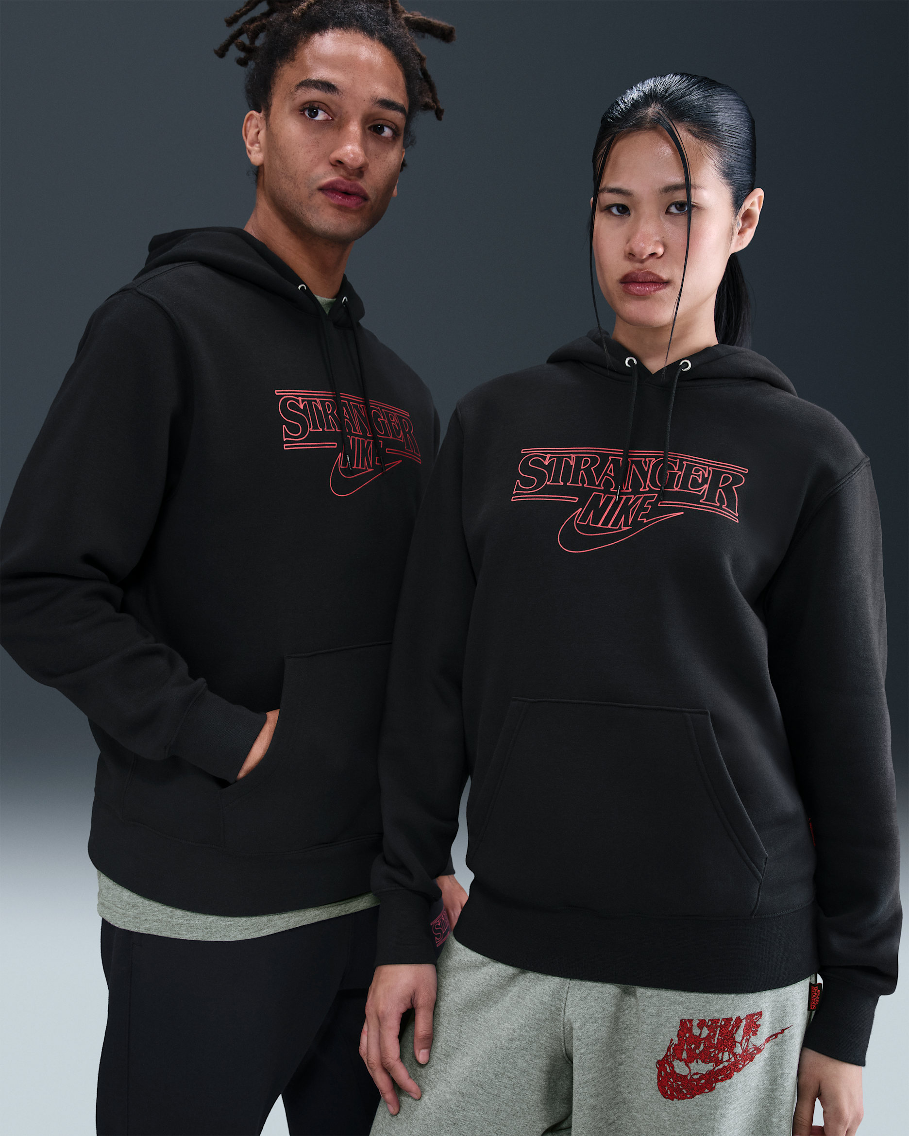 ナイキ x ストレンジャー シングス メンズ プルオーバー パーカー - ブラック/ブラック